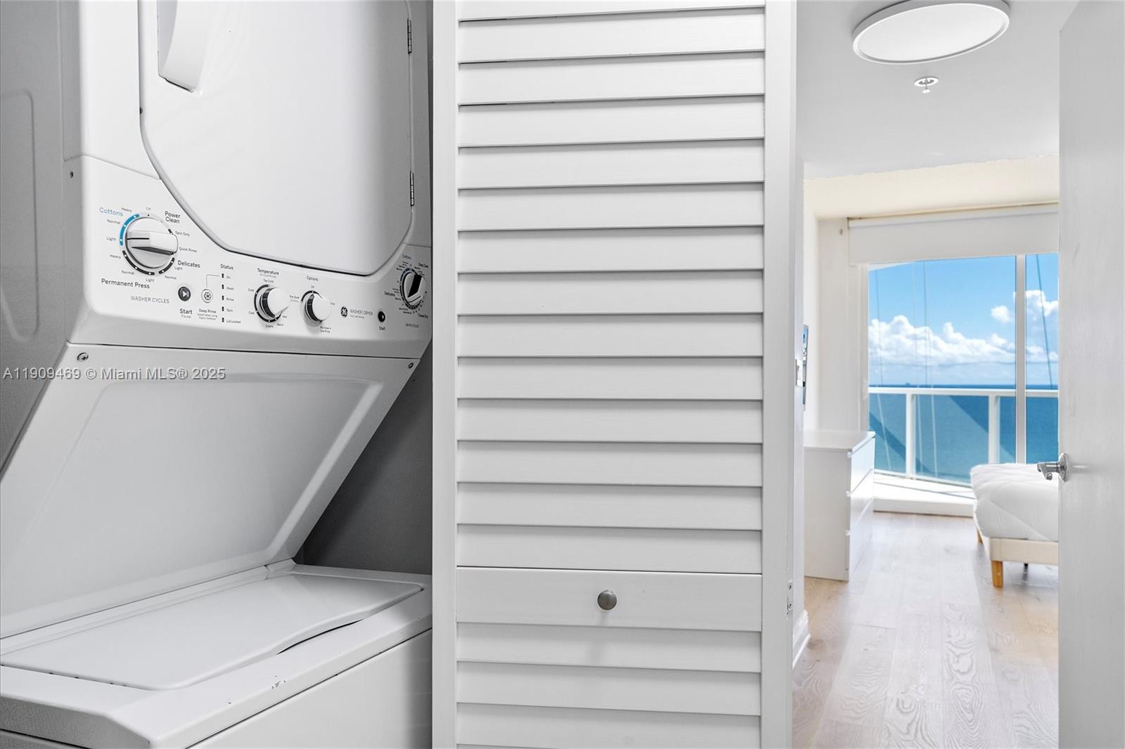 LA PERLA CONDO - Residential Lease