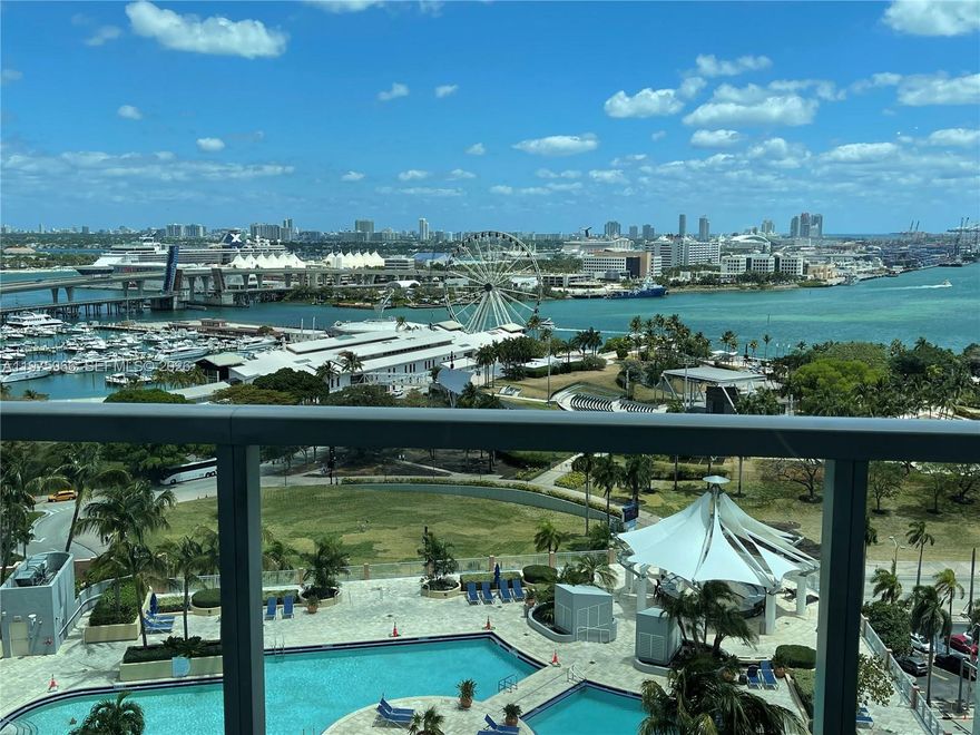 Unobstructed water view, enjoy the sunrise with this magnificent view from 17th floor. Unfurnished 1 bedroom 1 bathroom unit. New AC, LED lighting, Bayfront park, steps to Metromover, Miami Dade College, Bayside, Beaches and Port. Surrounded but many restaurants, stores, and offices. 1 assigned parking space and 1 storage.