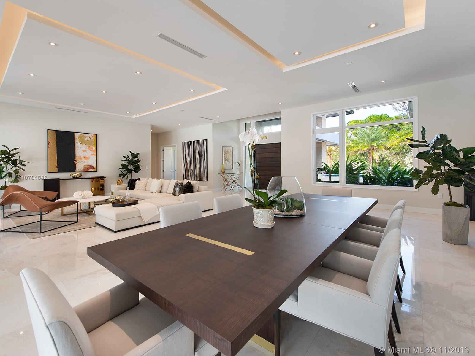 TOWN & RANCH ESTS - Residential