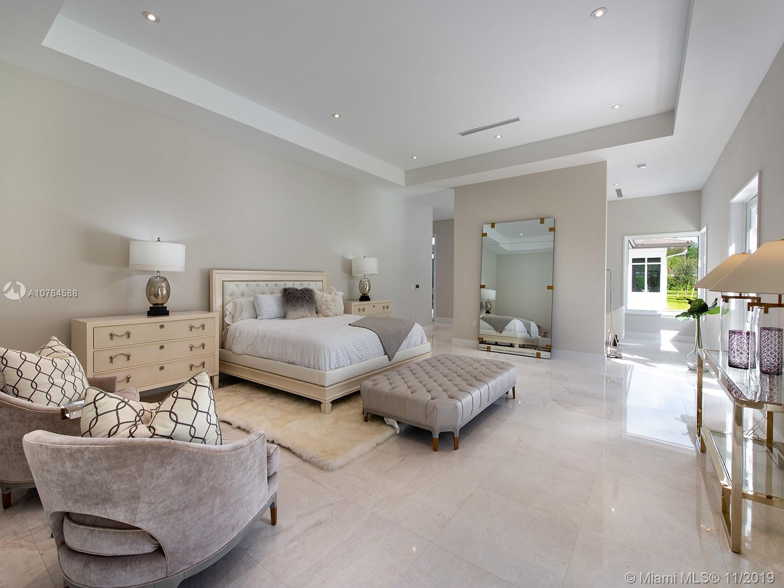 TOWN & RANCH ESTS - Residential