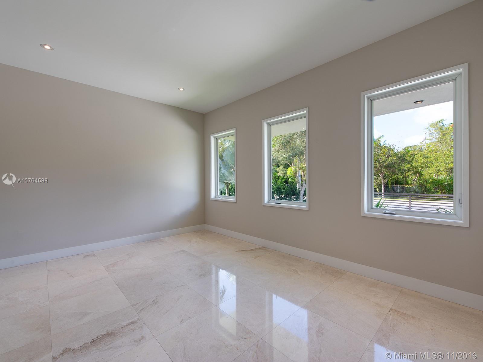 TOWN & RANCH ESTS - Residential