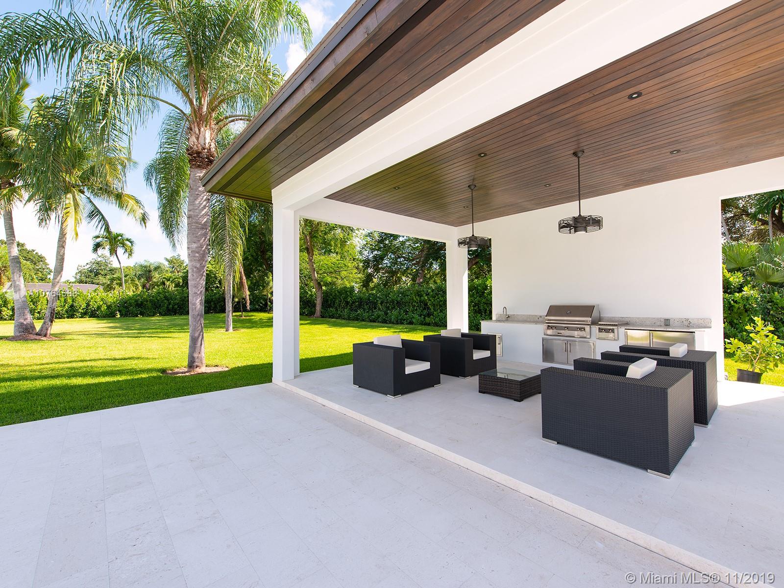 TOWN & RANCH ESTS - Residential