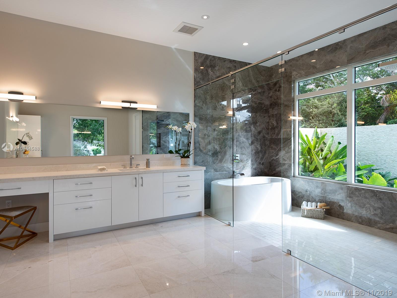 TOWN & RANCH ESTS - Residential