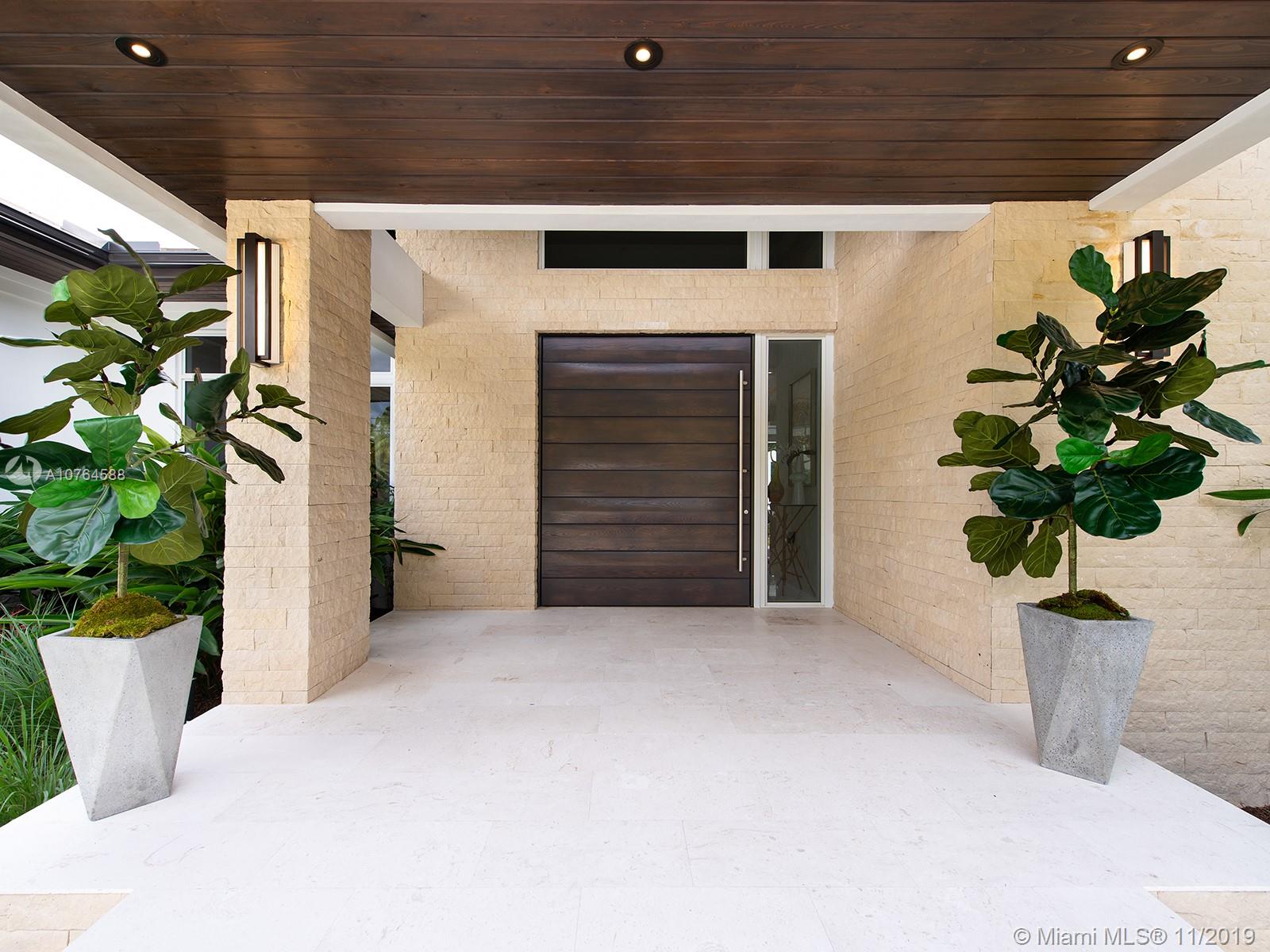 TOWN & RANCH ESTS - Residential