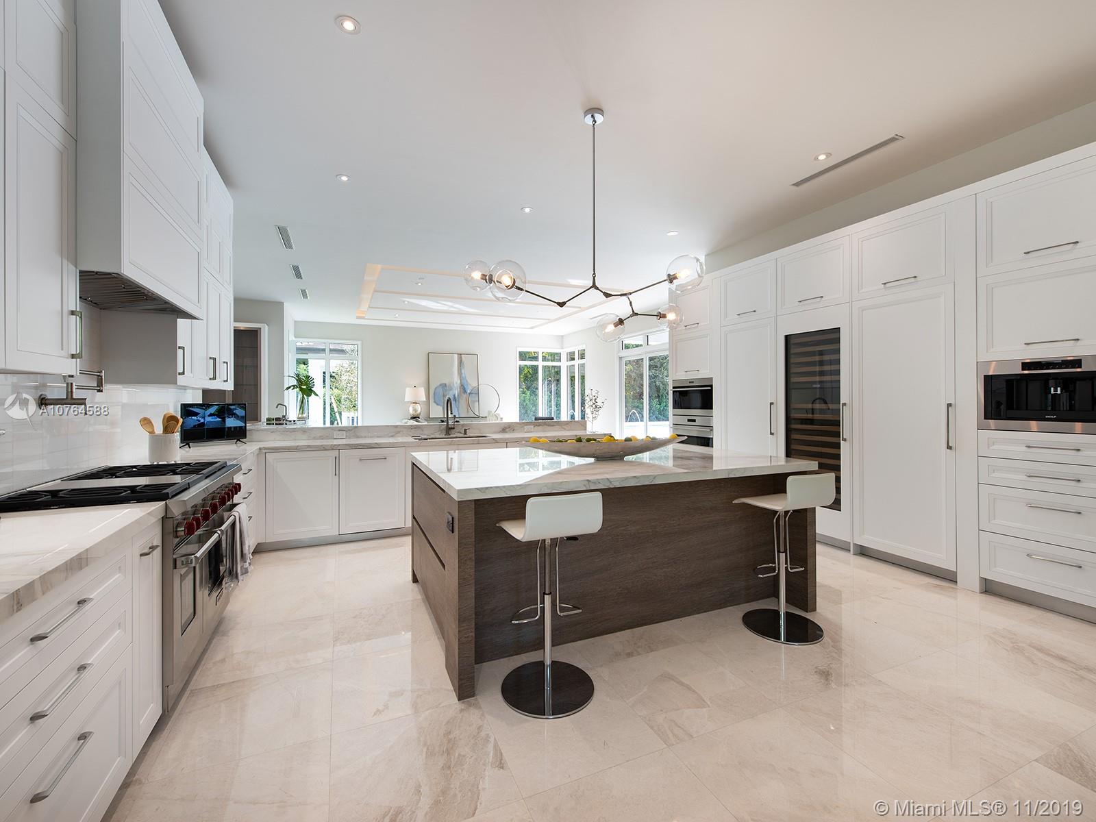 TOWN & RANCH ESTS - Residential