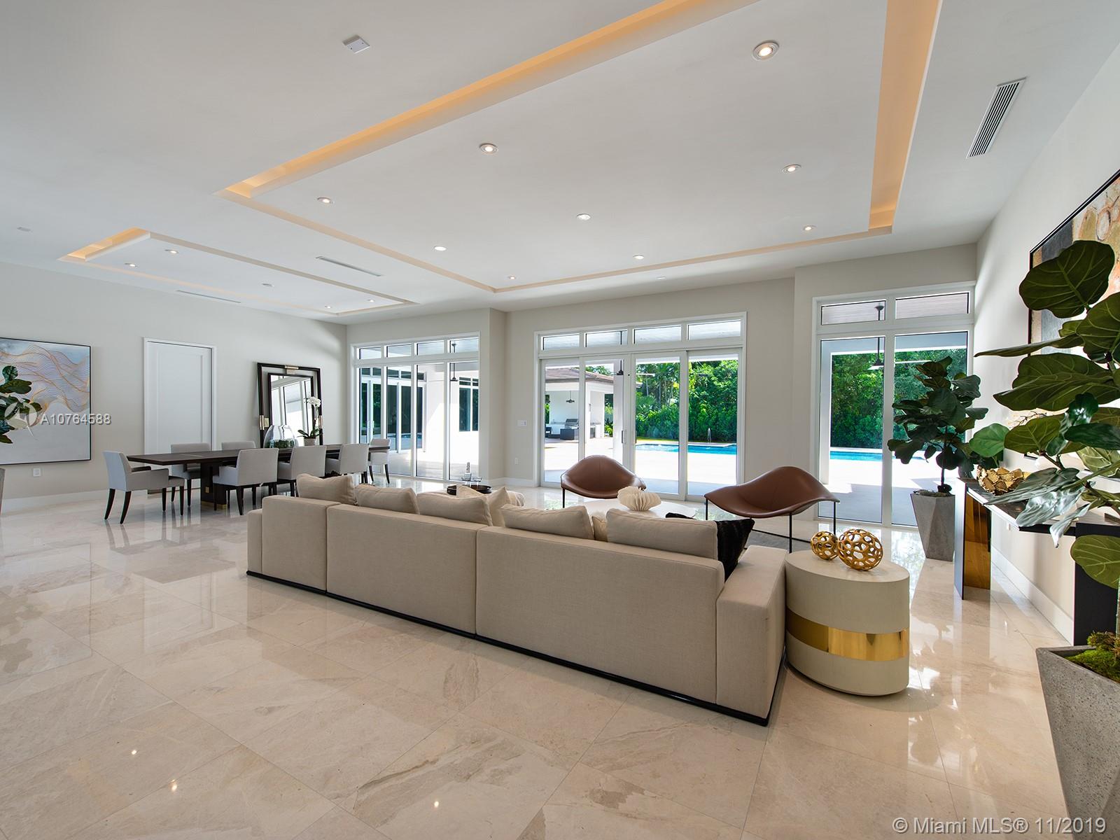 TOWN & RANCH ESTS - Residential