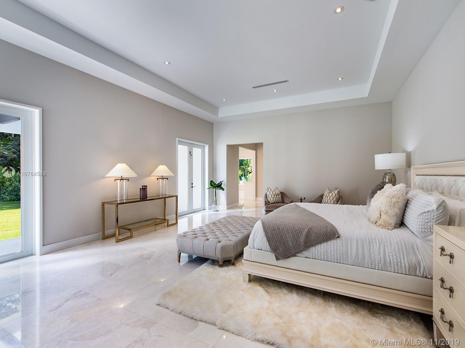 TOWN & RANCH ESTS - Residential