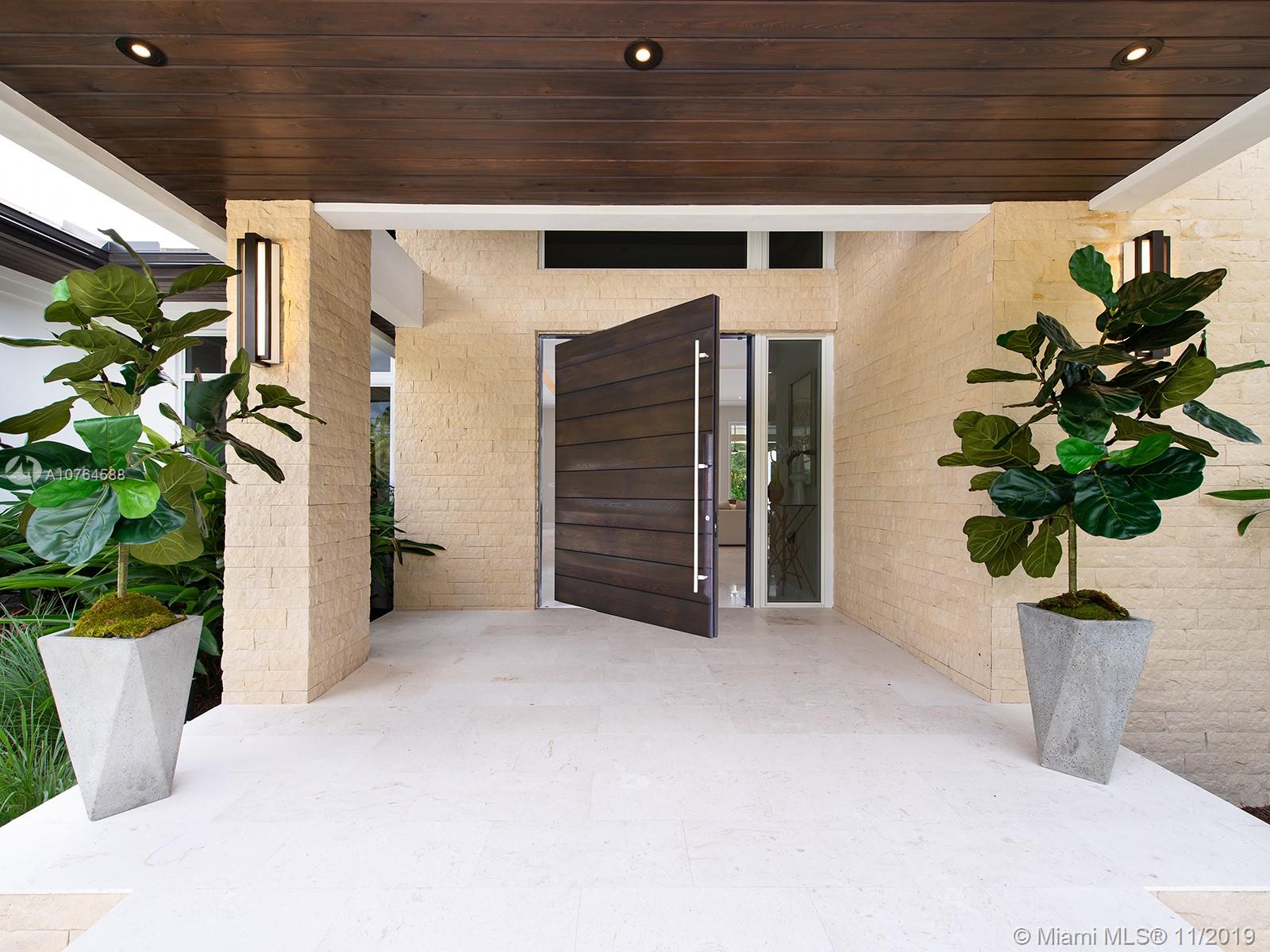 TOWN & RANCH ESTS - Residential