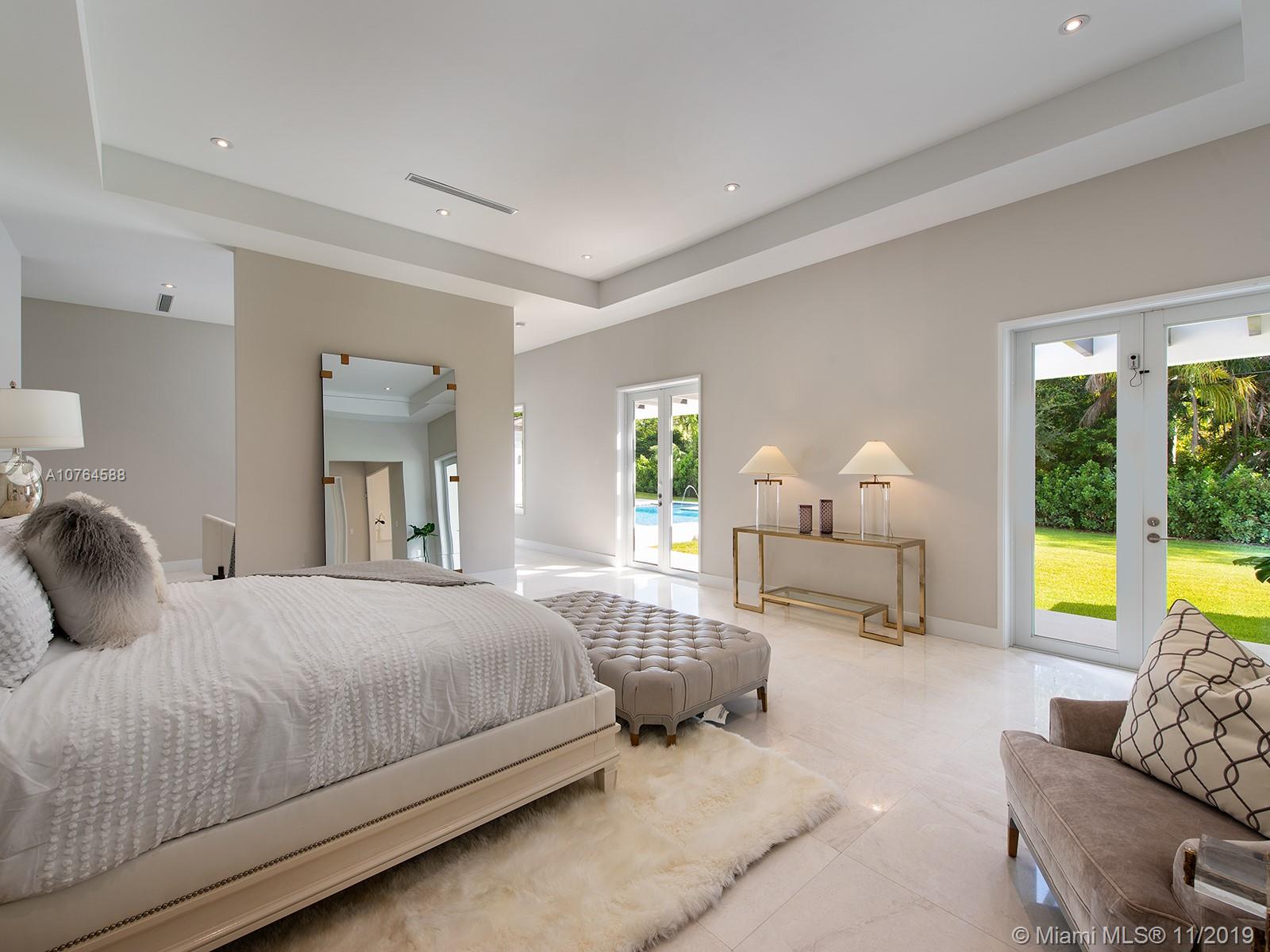 TOWN & RANCH ESTS - Residential