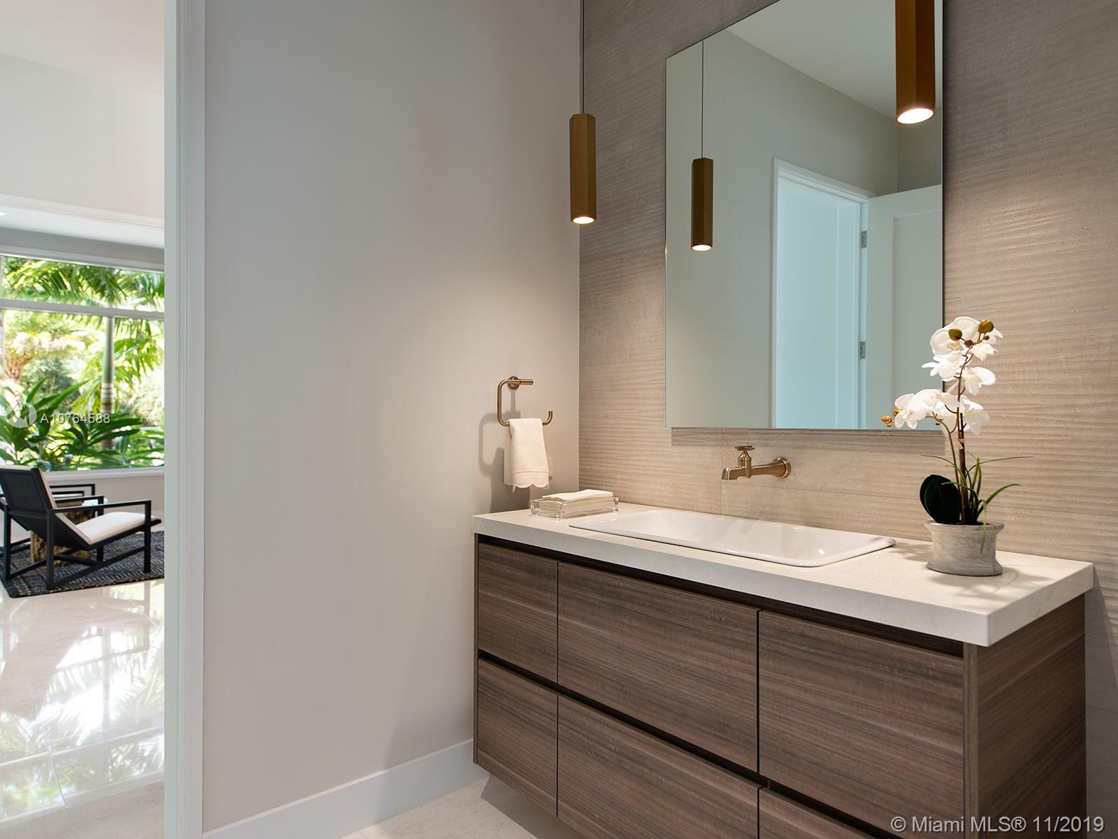 TOWN & RANCH ESTS - Residential