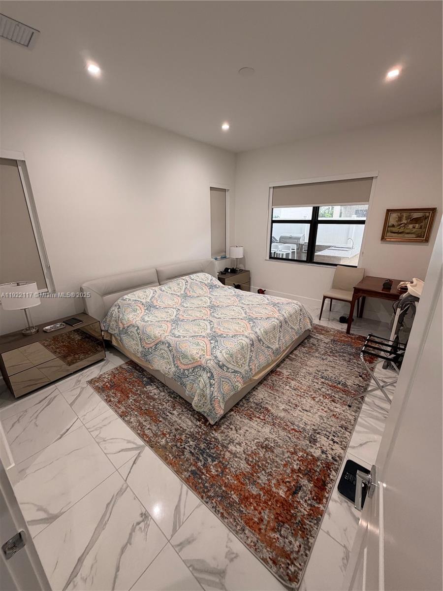 DOWNTOWN DORAL SOUTH PHAS - Residential