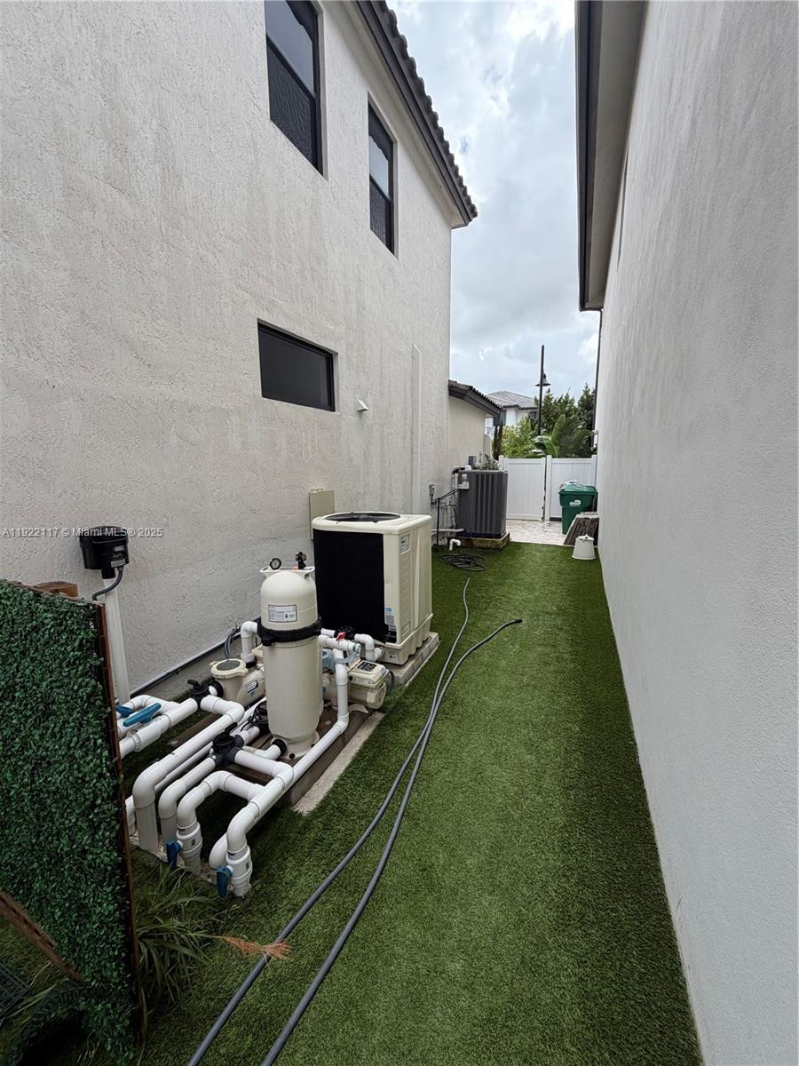 DOWNTOWN DORAL SOUTH PHAS - Residential