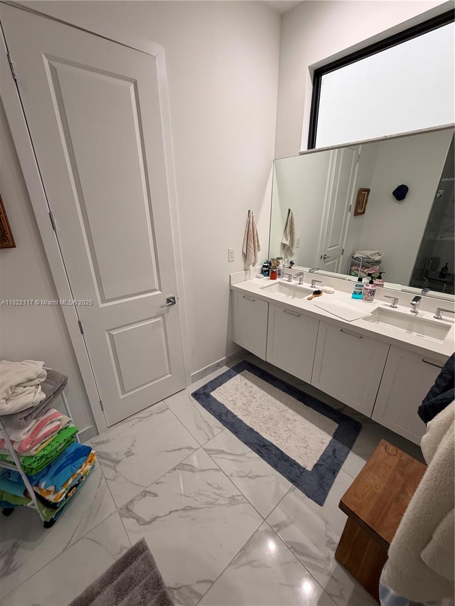 DOWNTOWN DORAL SOUTH PHAS - Residential