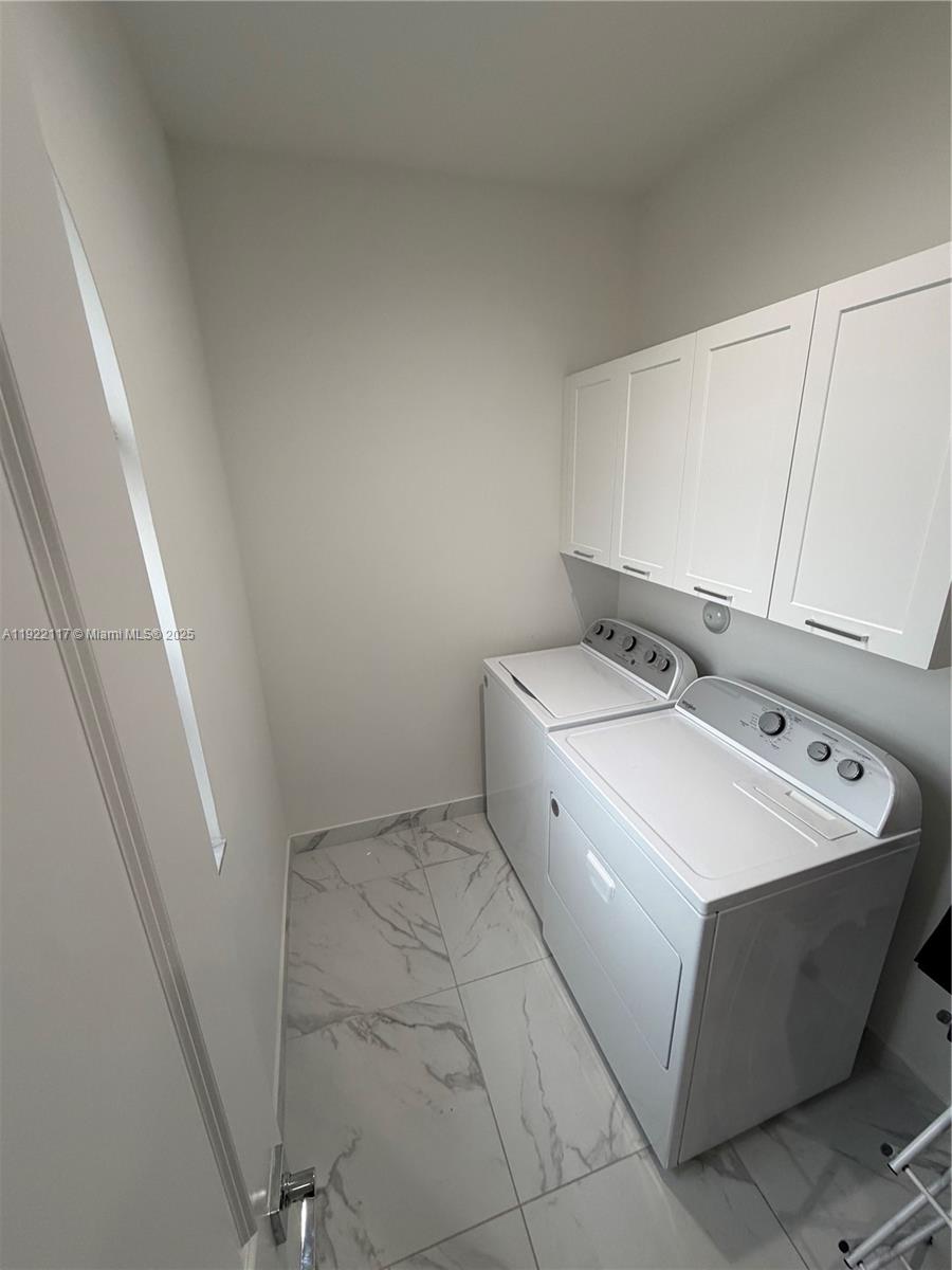 DOWNTOWN DORAL SOUTH PHAS - Residential