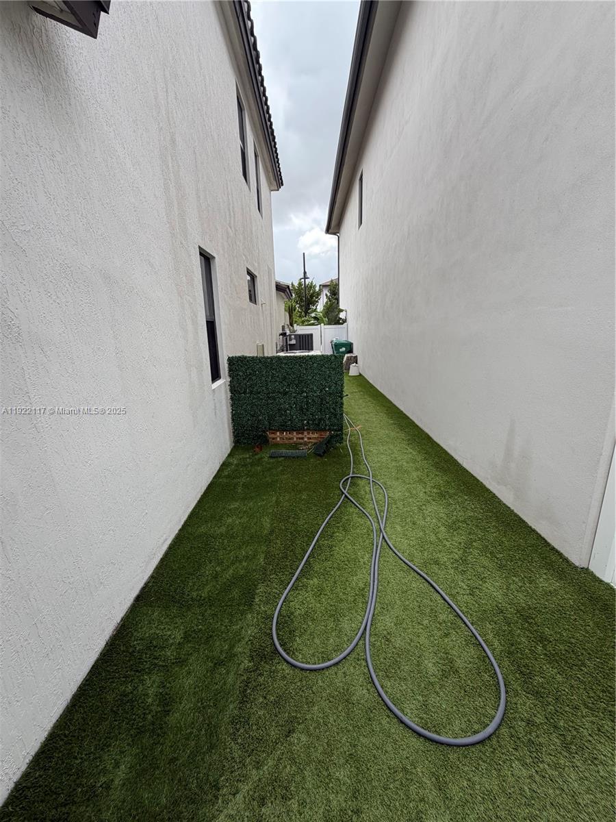 DOWNTOWN DORAL SOUTH PHAS - Residential