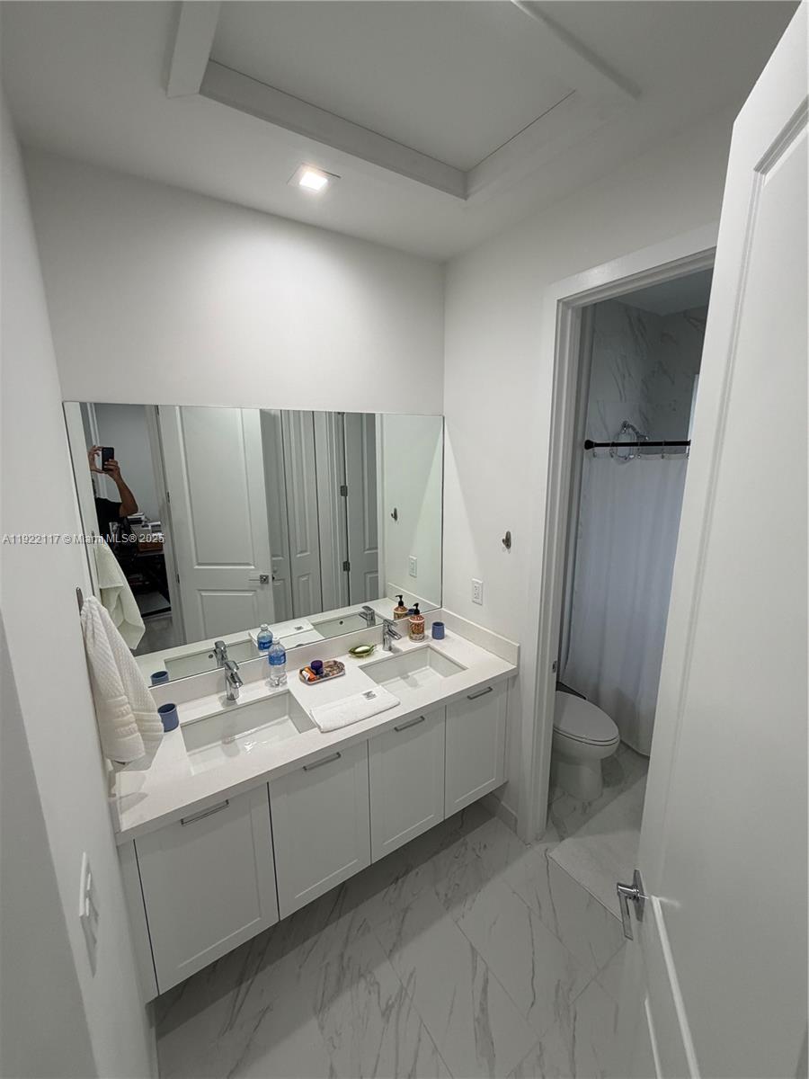 DOWNTOWN DORAL SOUTH PHAS - Residential