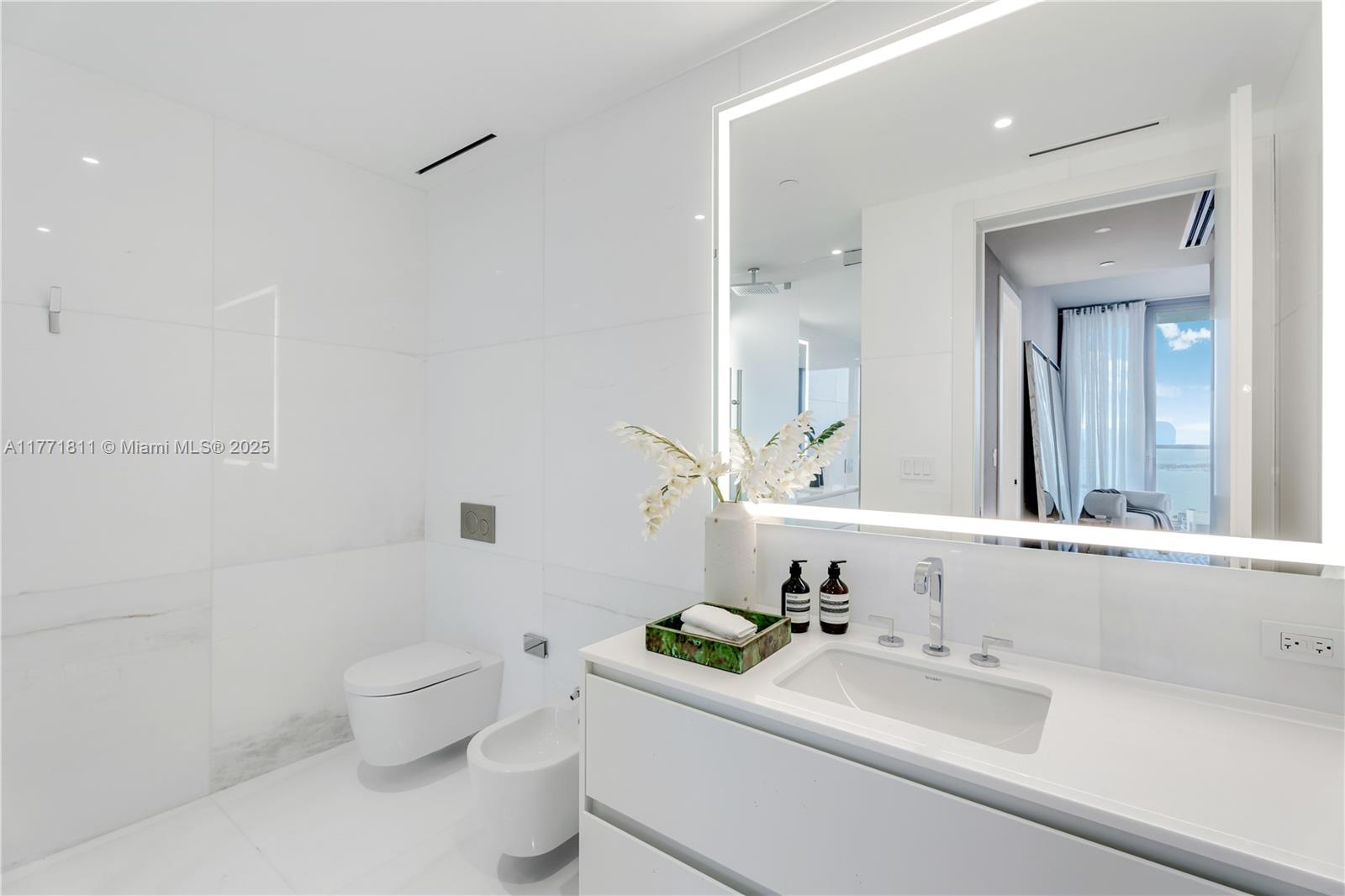 ASTON MARTIN RESIDENCES - Residential