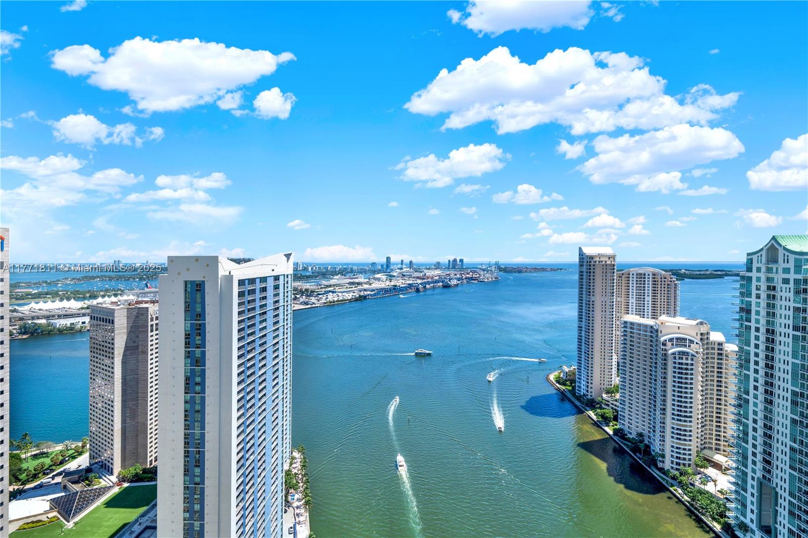 ASTON MARTIN RESIDENCES - Residential