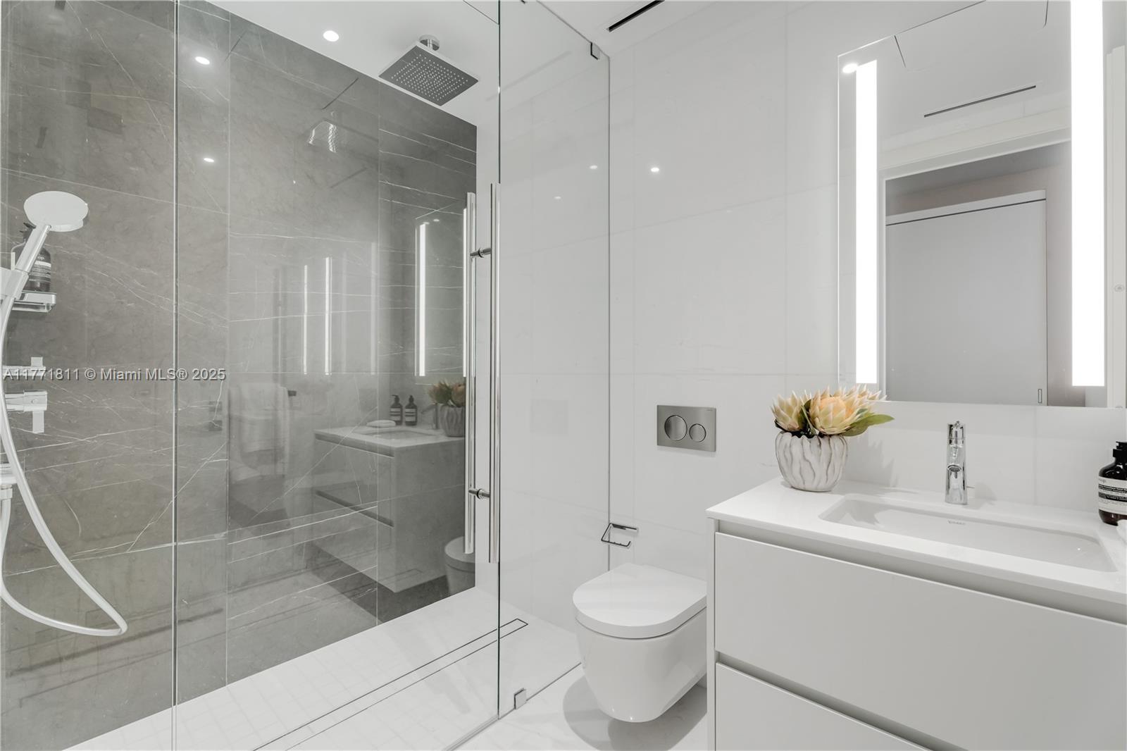 ASTON MARTIN RESIDENCES - Residential