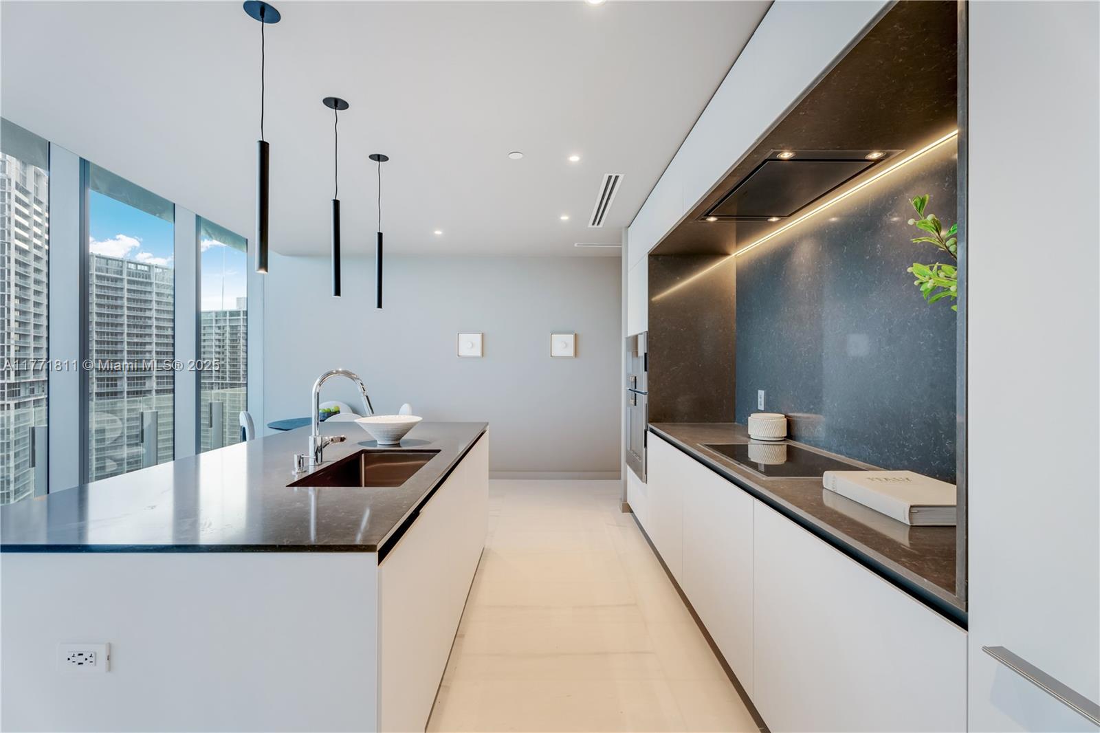 ASTON MARTIN RESIDENCES - Residential