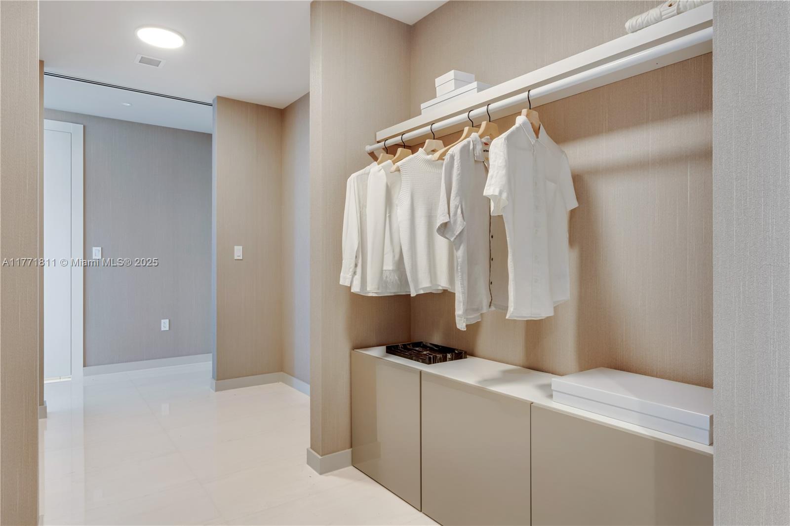 ASTON MARTIN RESIDENCES - Residential