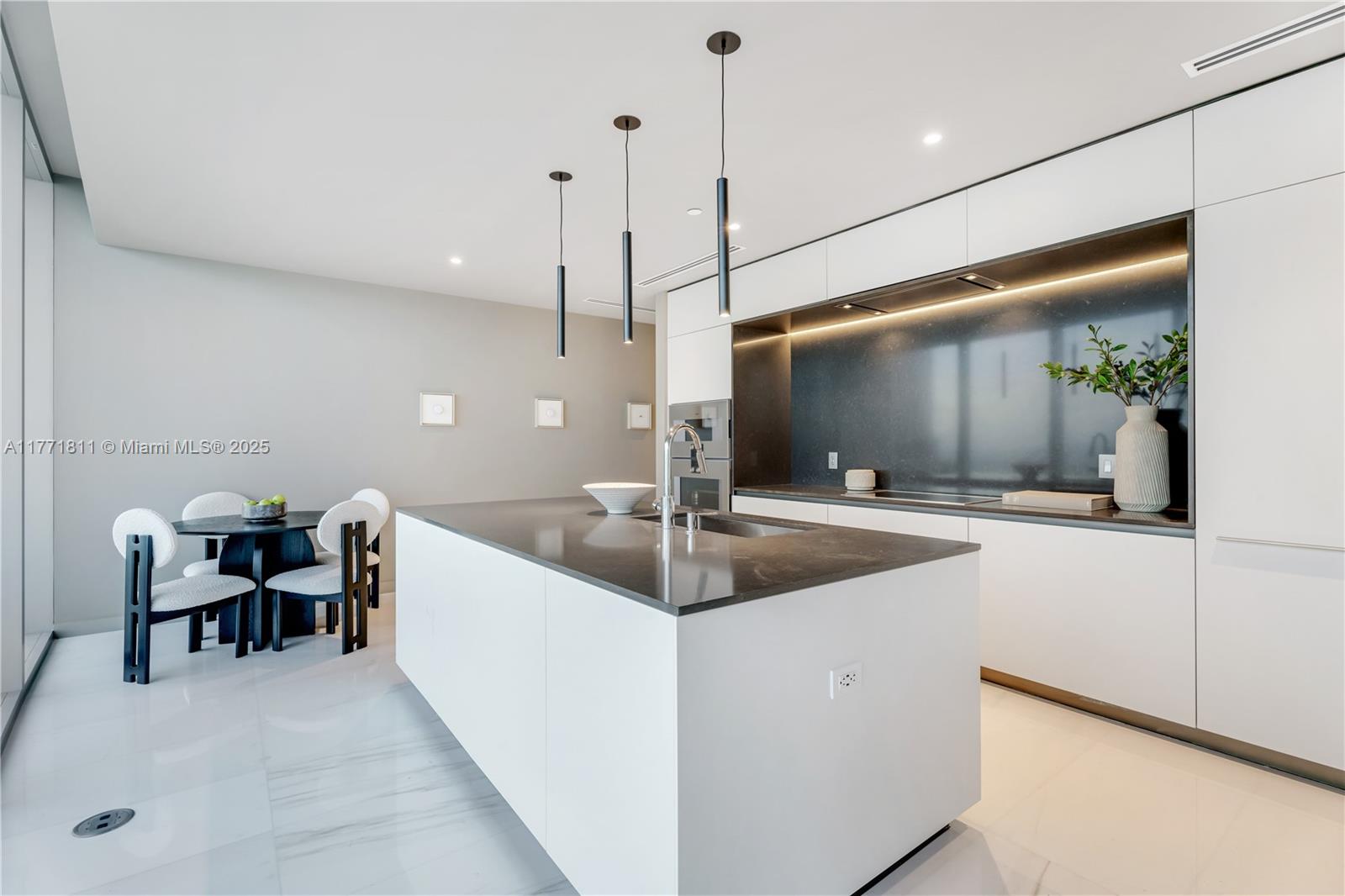 ASTON MARTIN RESIDENCES - Residential