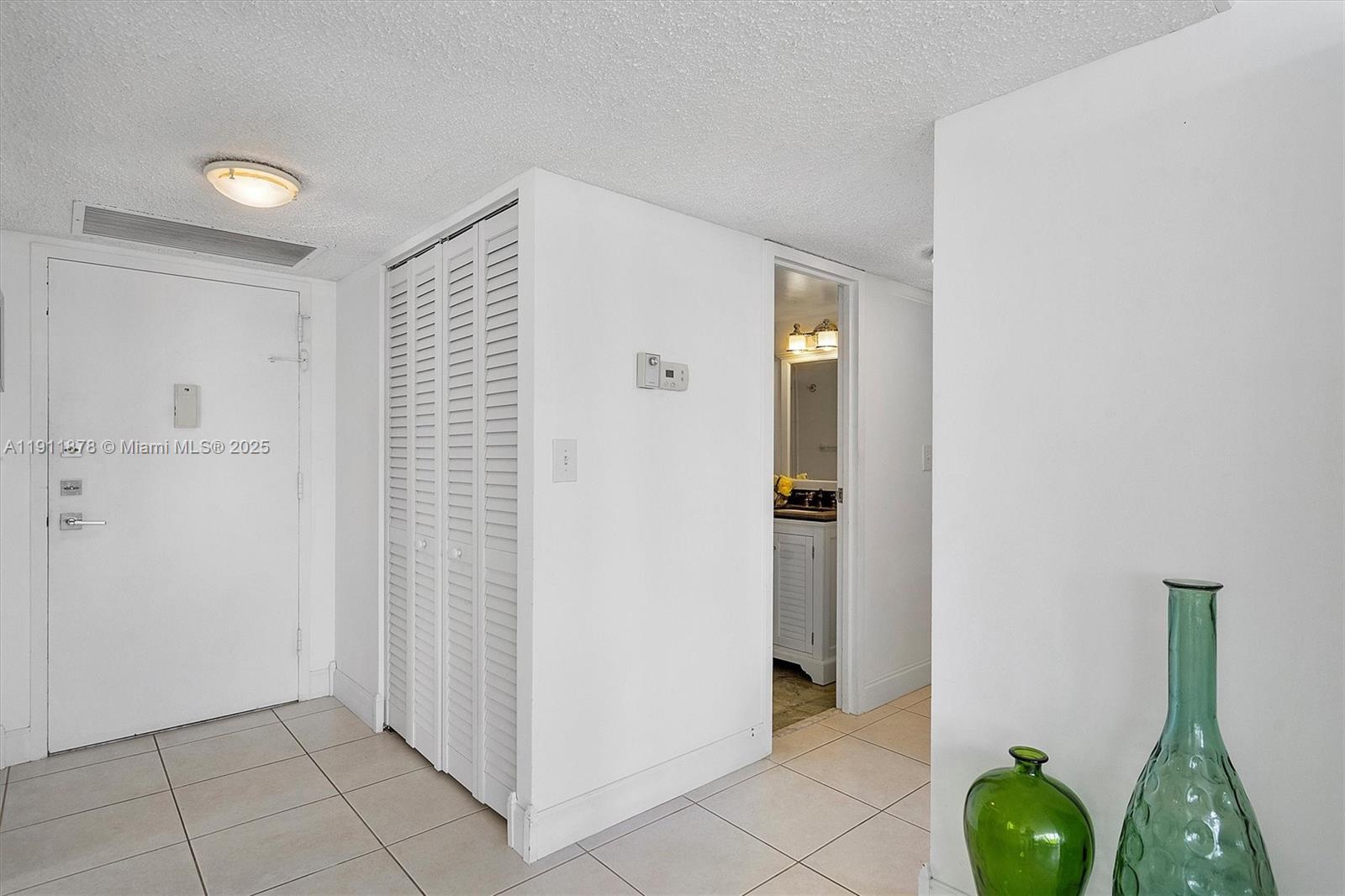 OCEANVIEW PARK CONDO - Residential Lease