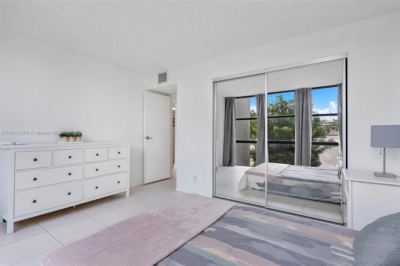 OCEANVIEW PARK CONDO - Residential Lease