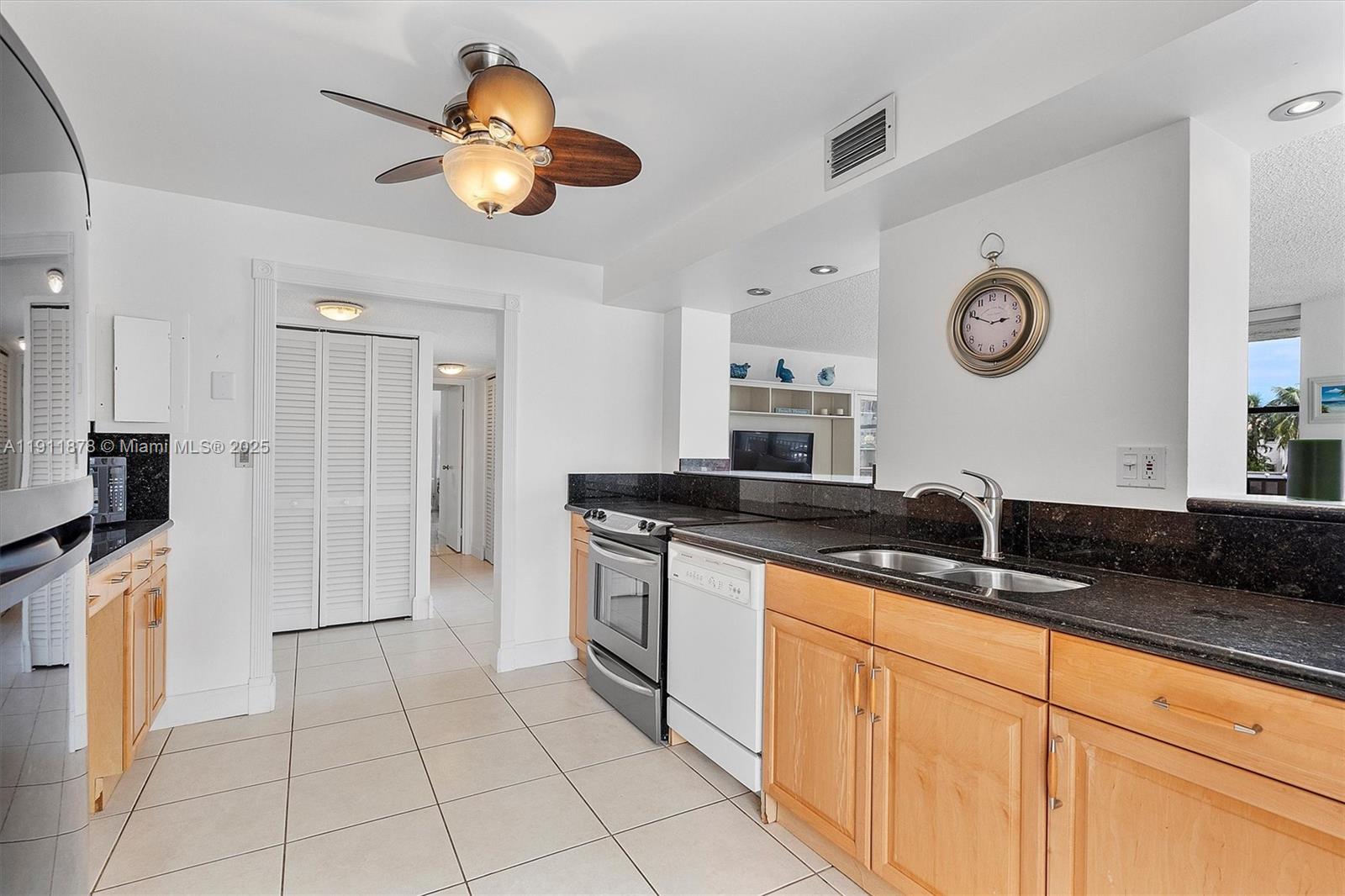 OCEANVIEW PARK CONDO - Residential Lease