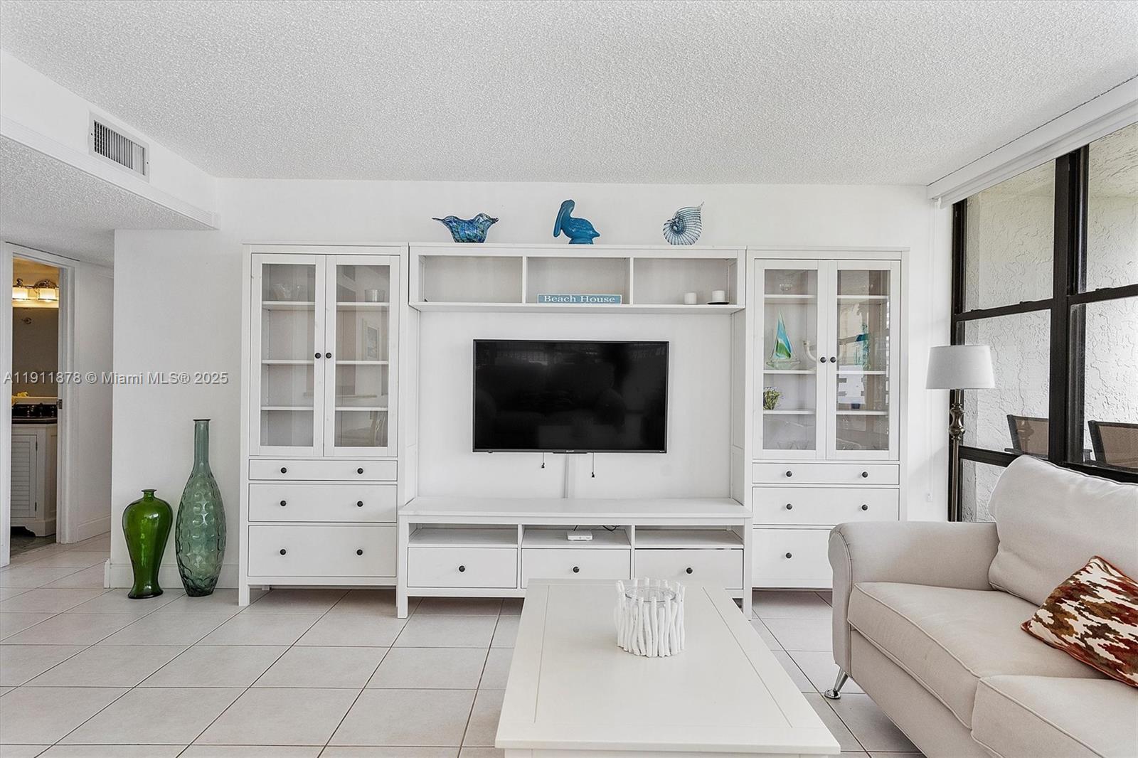 OCEANVIEW PARK CONDO - Residential Lease