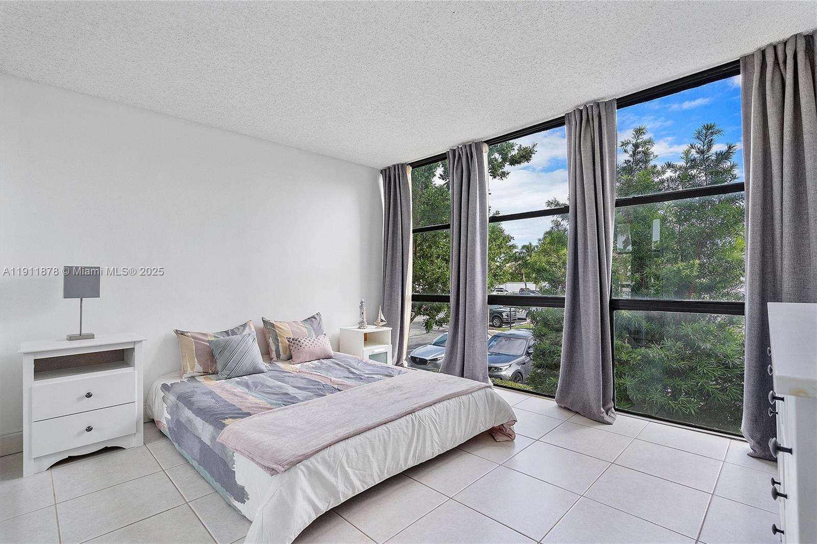 OCEANVIEW PARK CONDO - Residential Lease