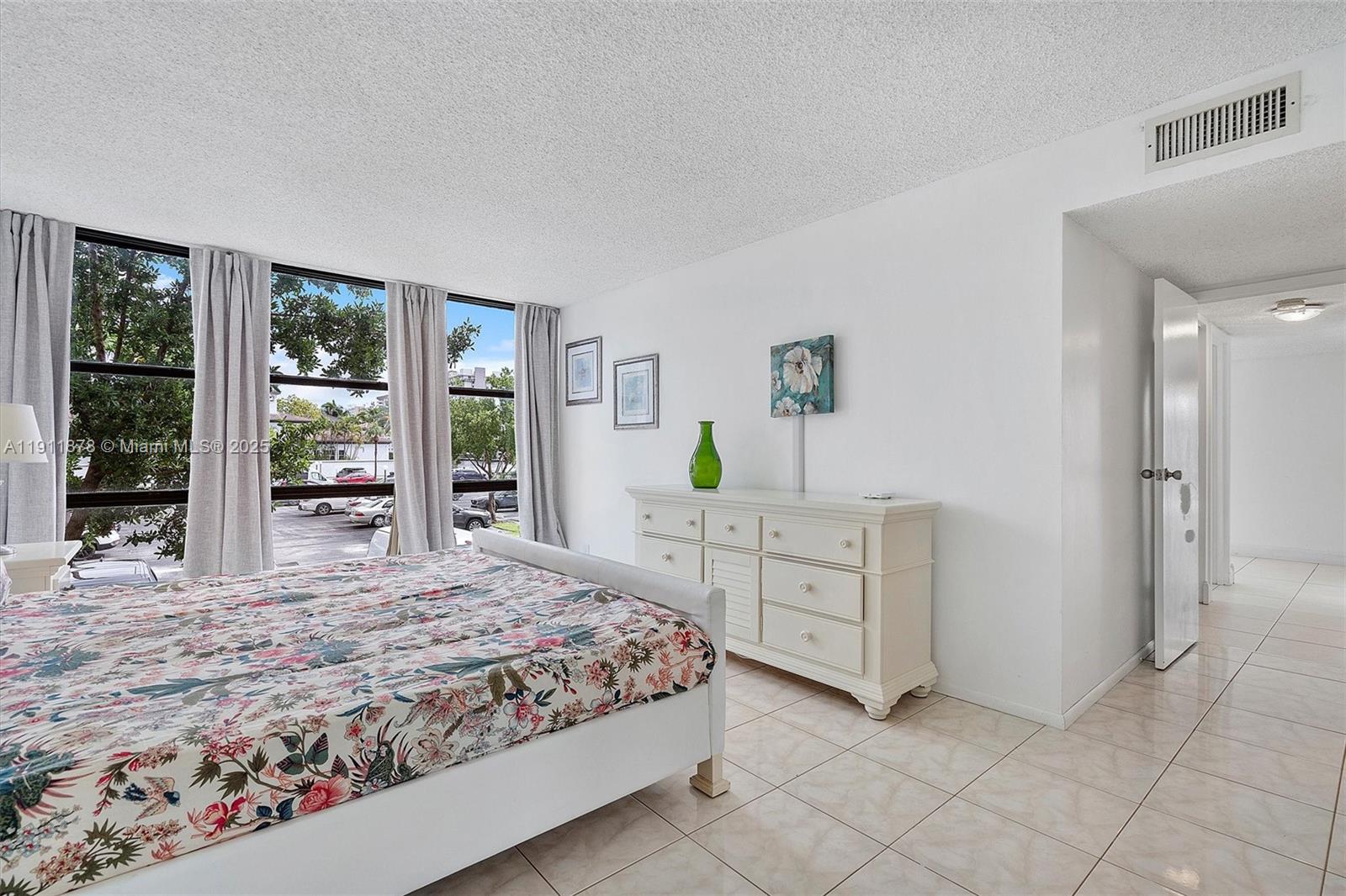 OCEANVIEW PARK CONDO - Residential Lease