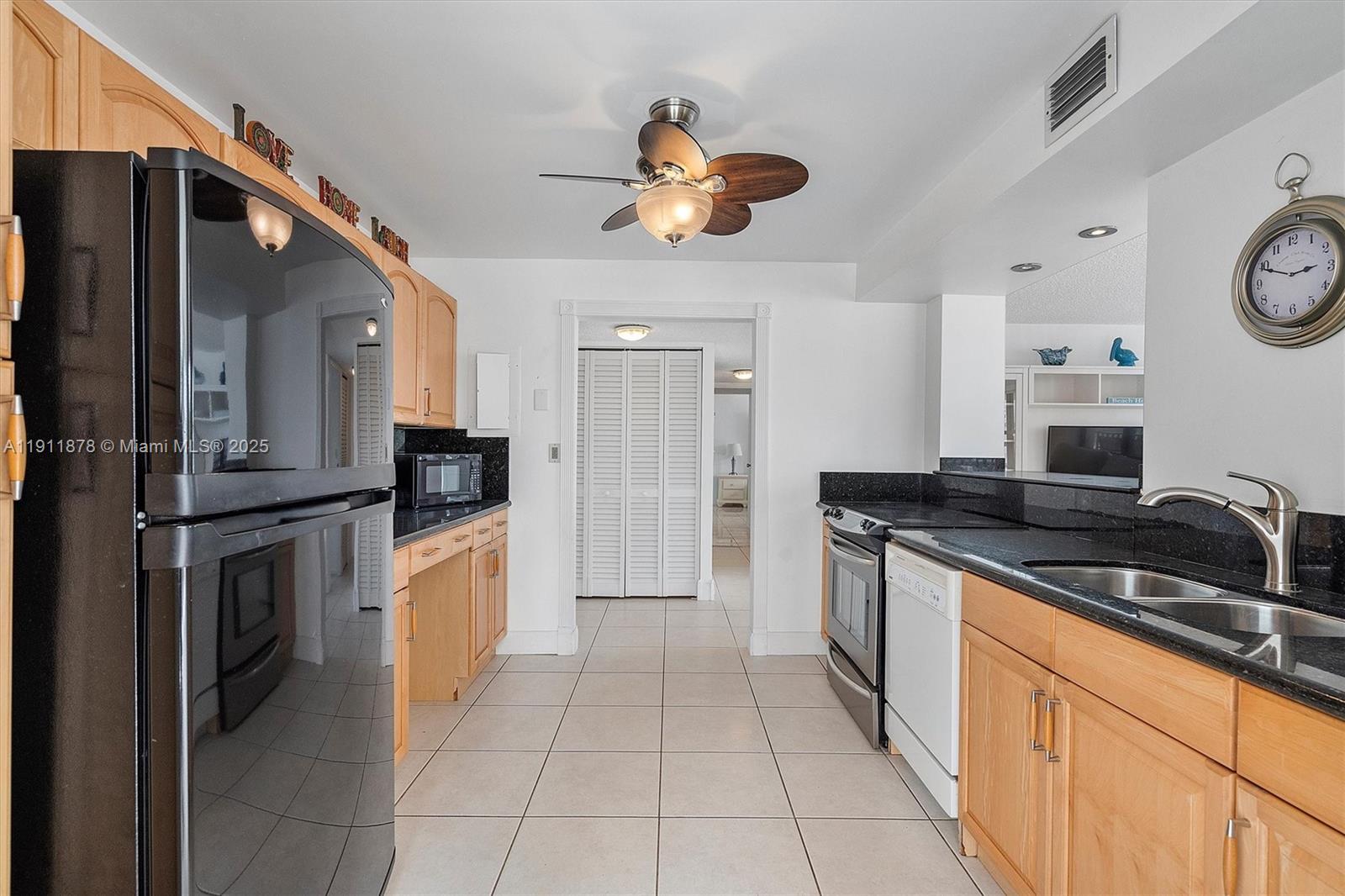 OCEANVIEW PARK CONDO - Residential Lease