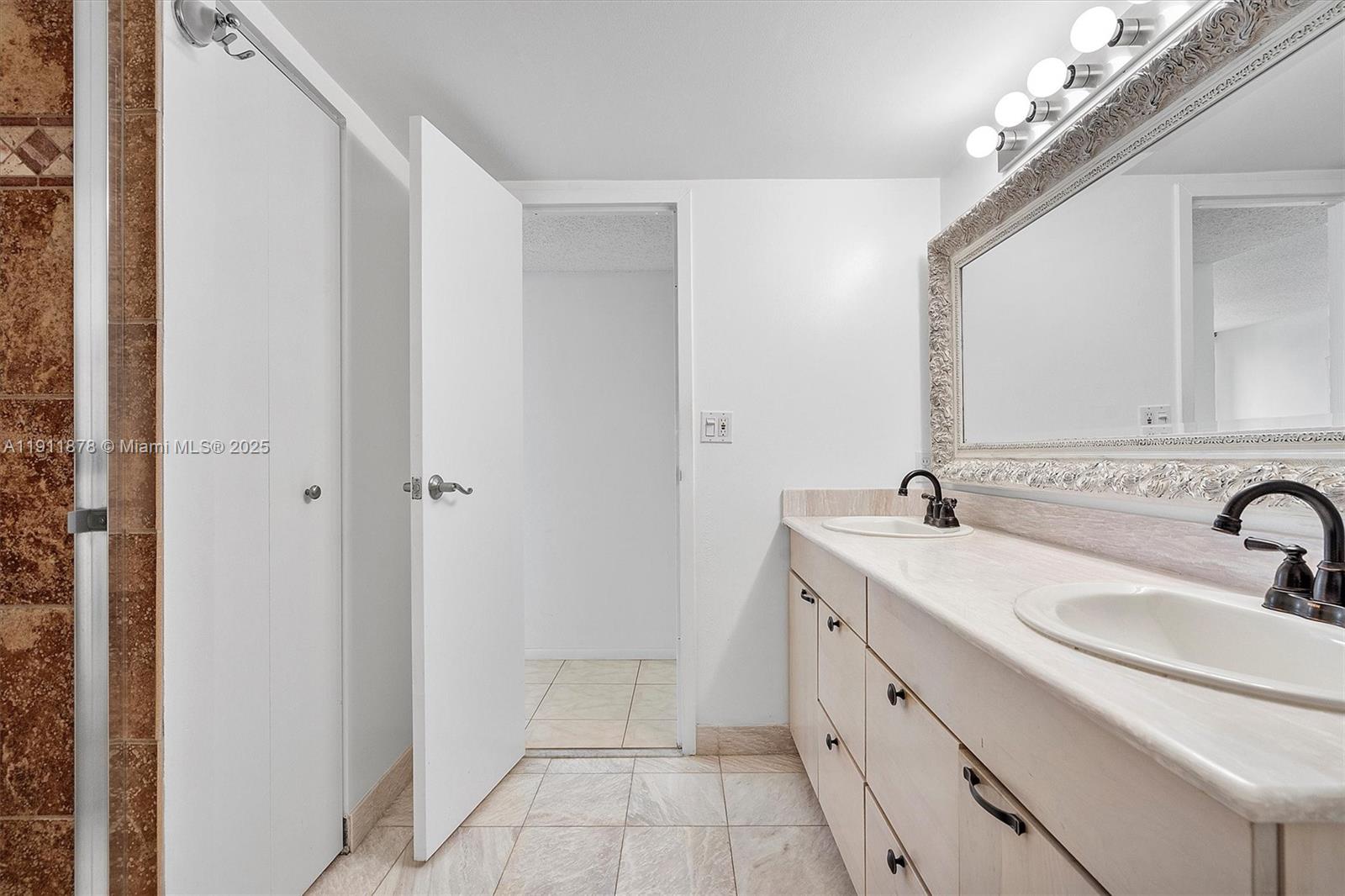 OCEANVIEW PARK CONDO - Residential Lease