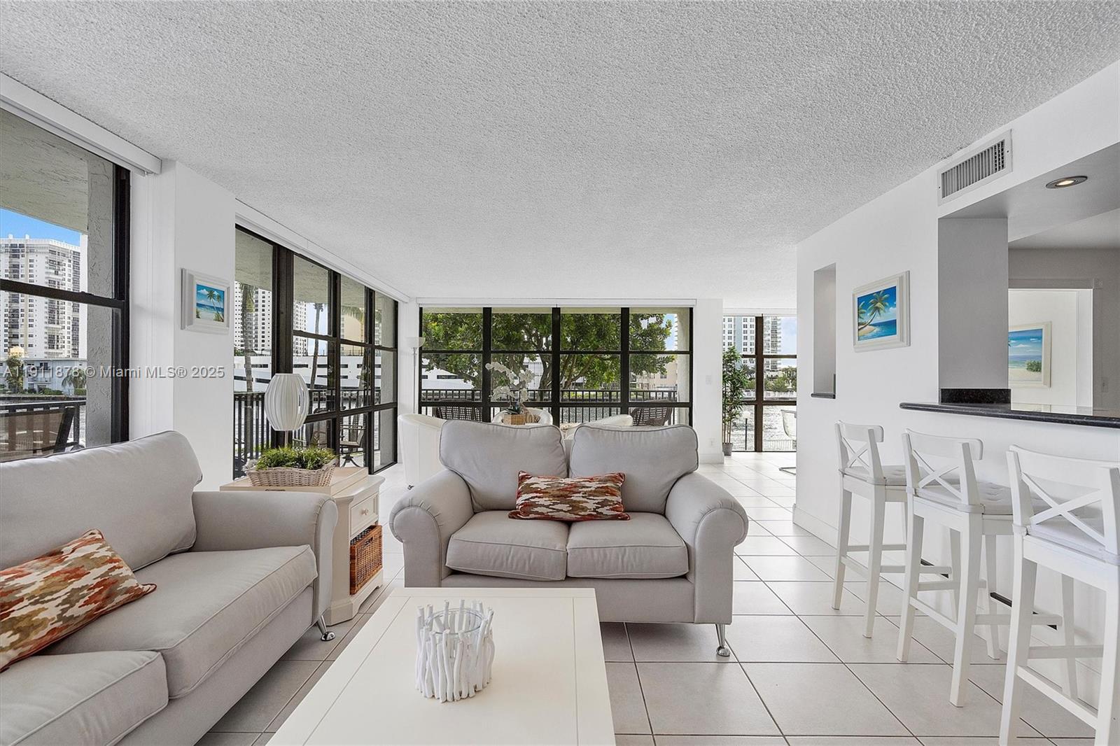 OCEANVIEW PARK CONDO - Residential Lease