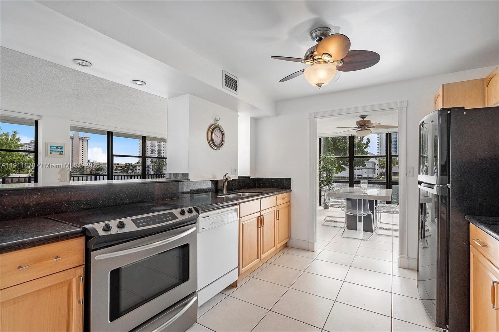 OCEANVIEW PARK CONDO - Residential Lease