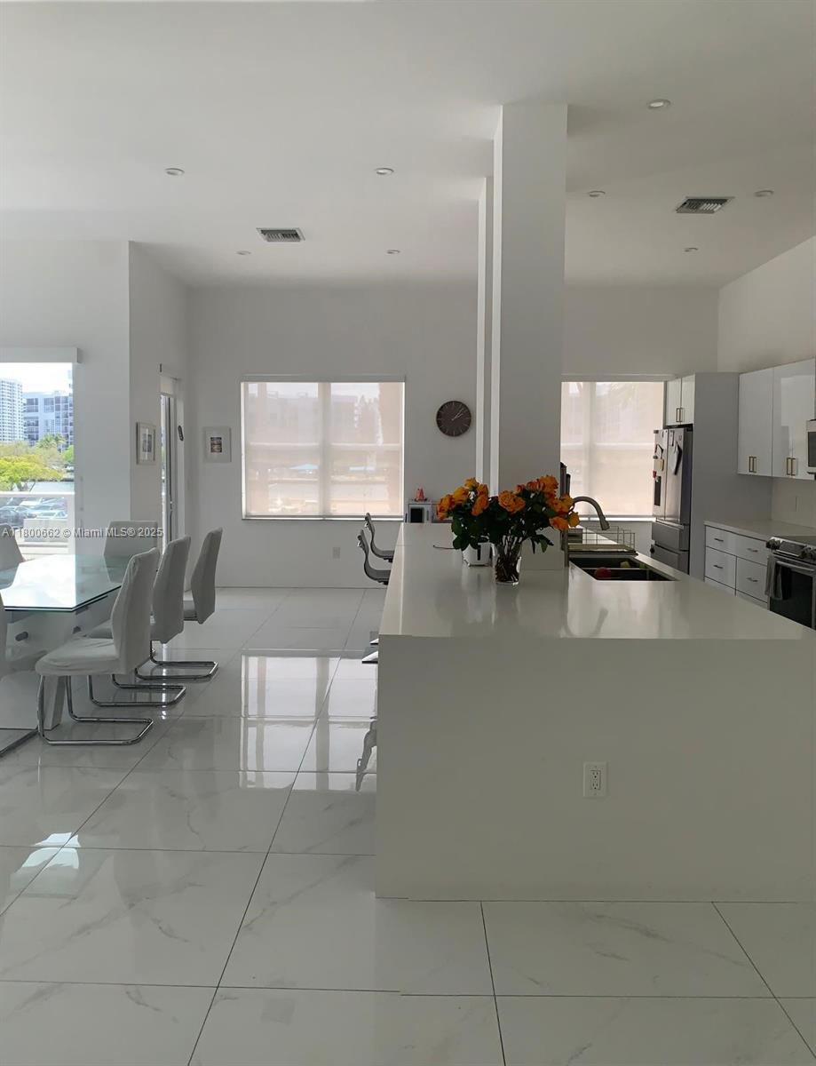 AQUARIUS CONDO - Residential