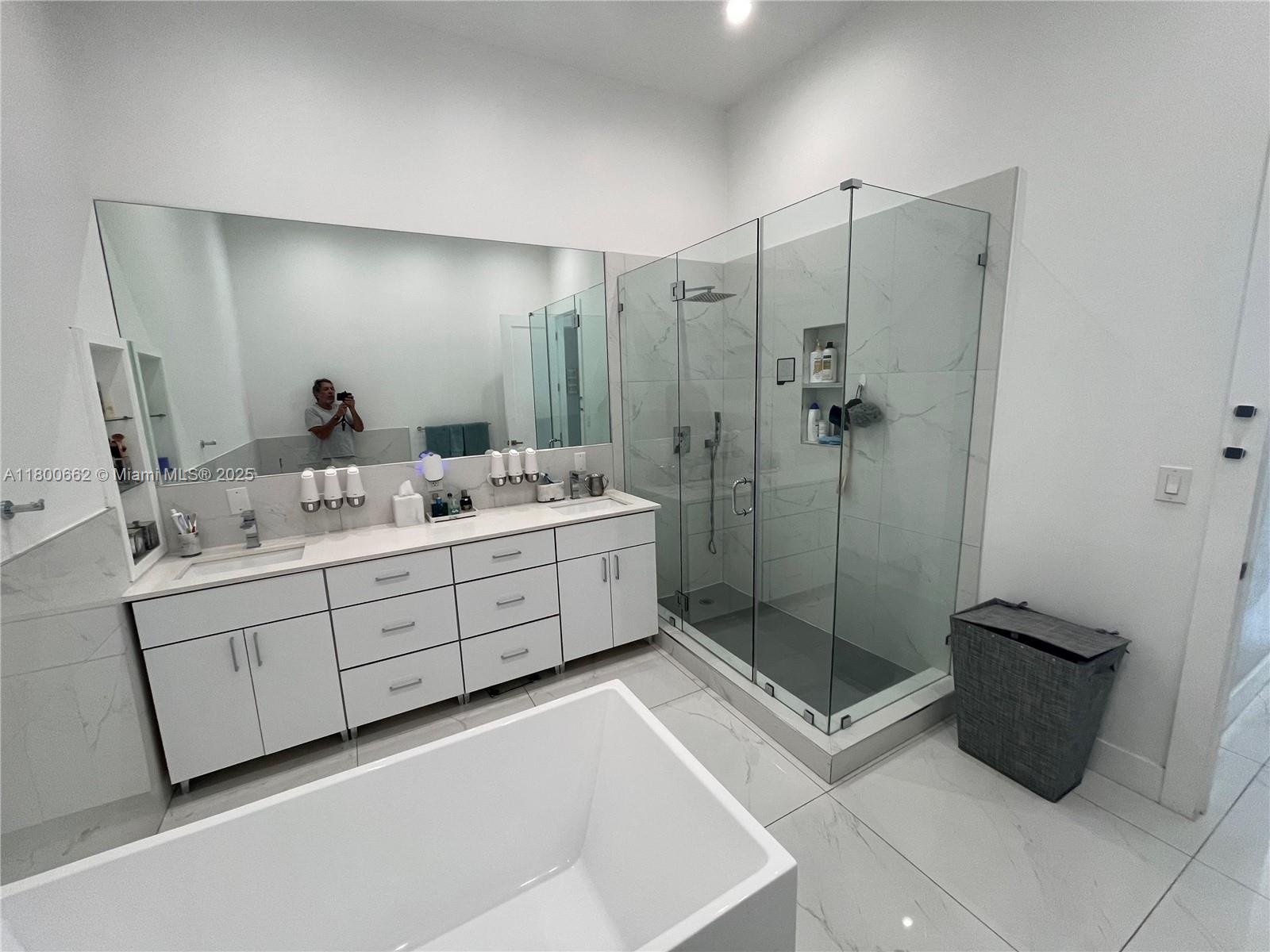 AQUARIUS CONDO - Residential