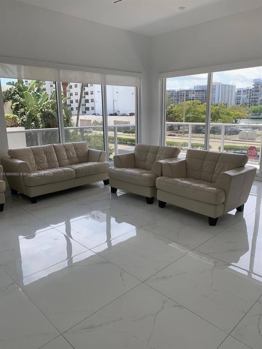 AQUARIUS CONDO - Residential