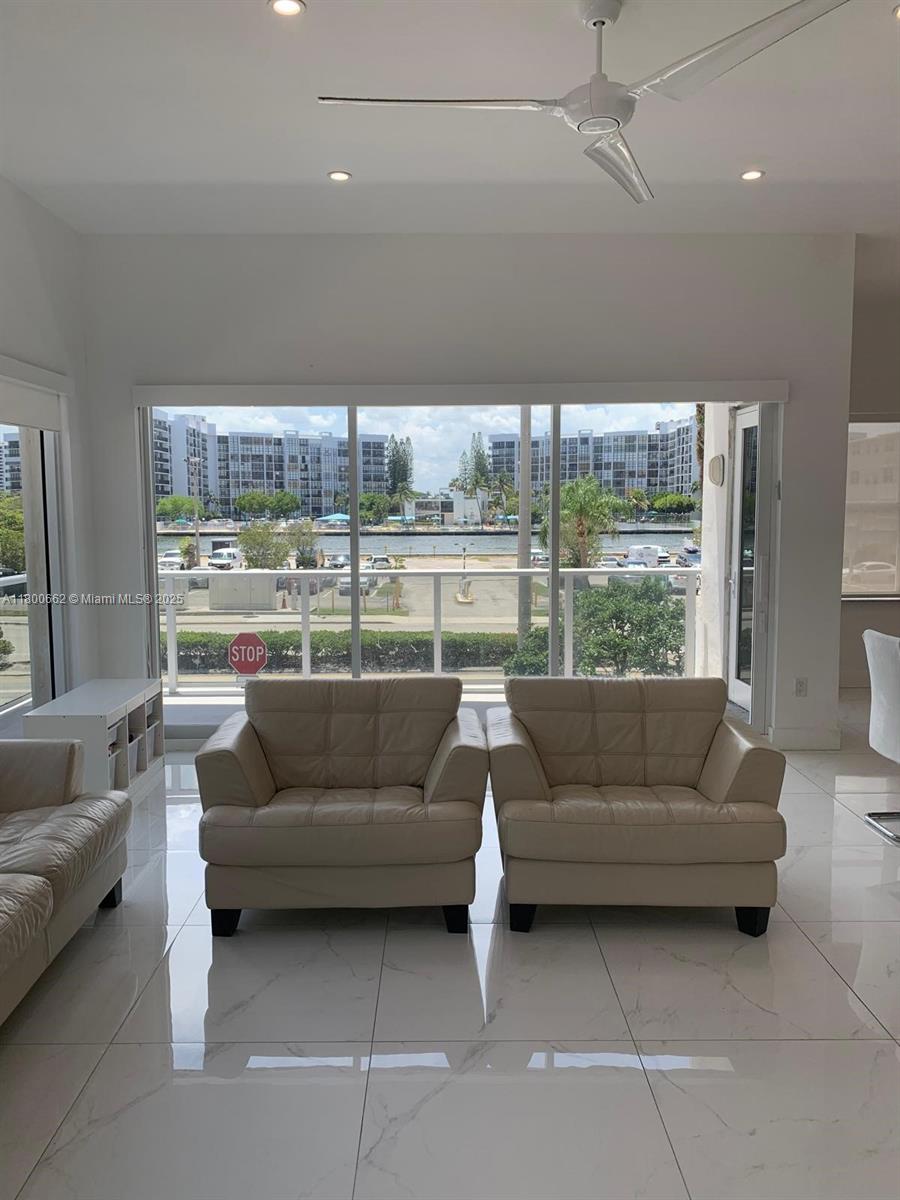AQUARIUS CONDO - Residential
