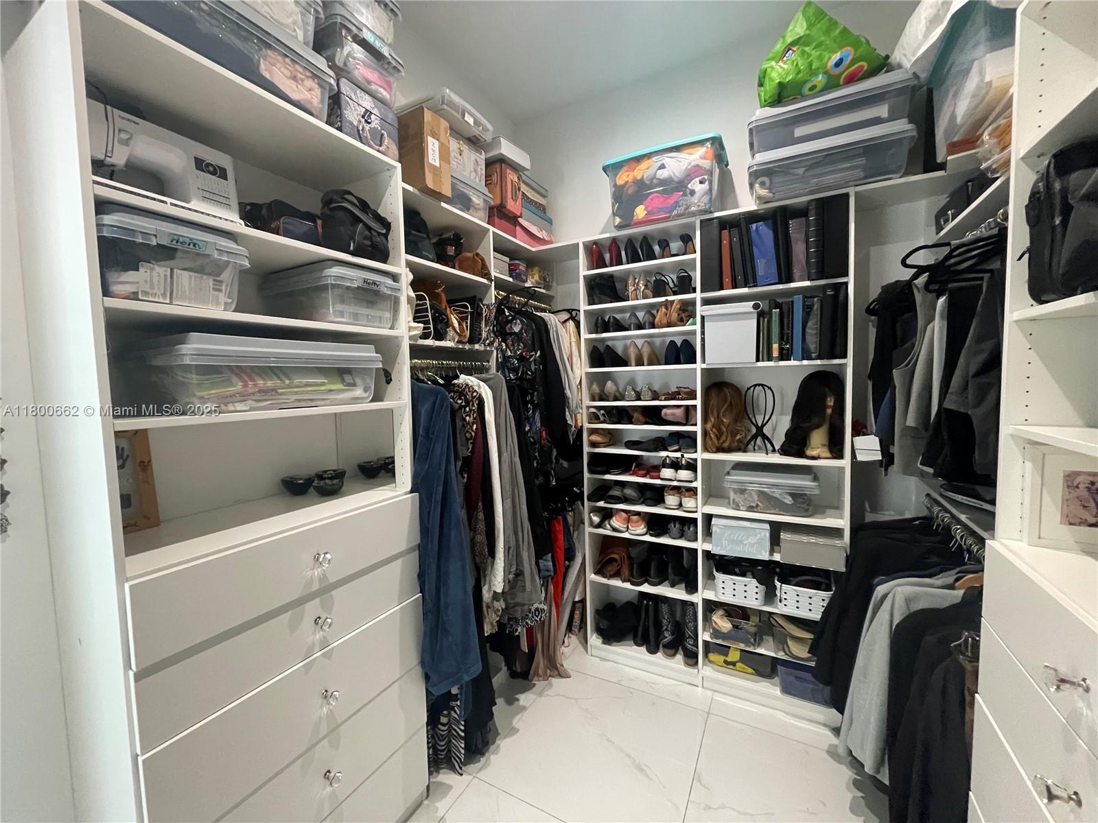 AQUARIUS CONDO - Residential