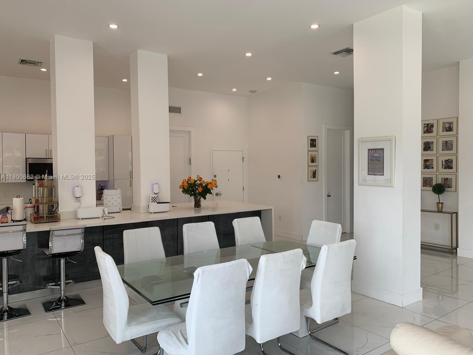 AQUARIUS CONDO - Residential
