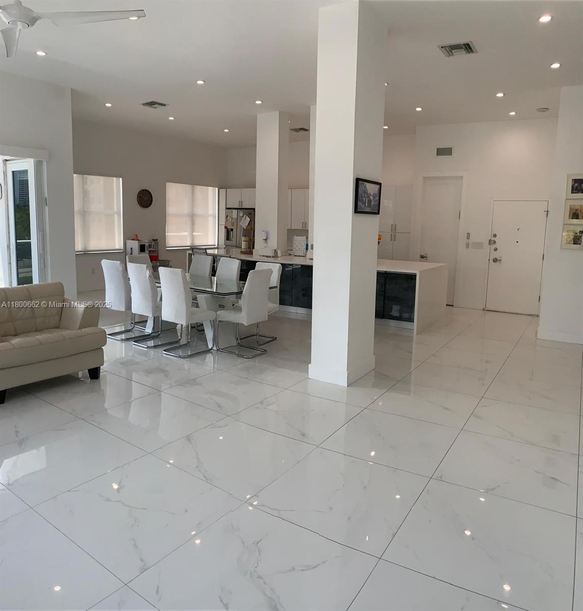 AQUARIUS CONDO - Residential