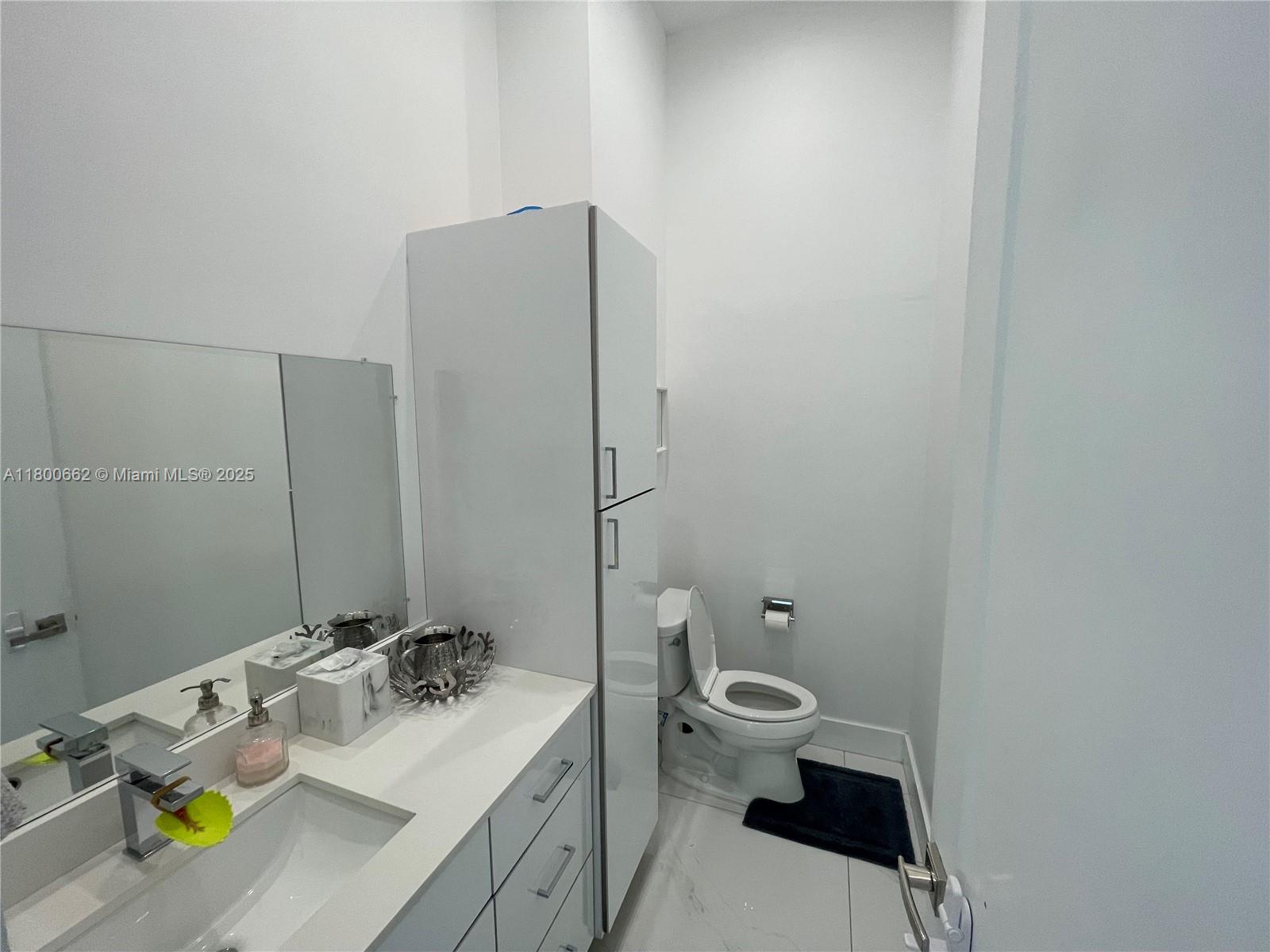 AQUARIUS CONDO - Residential