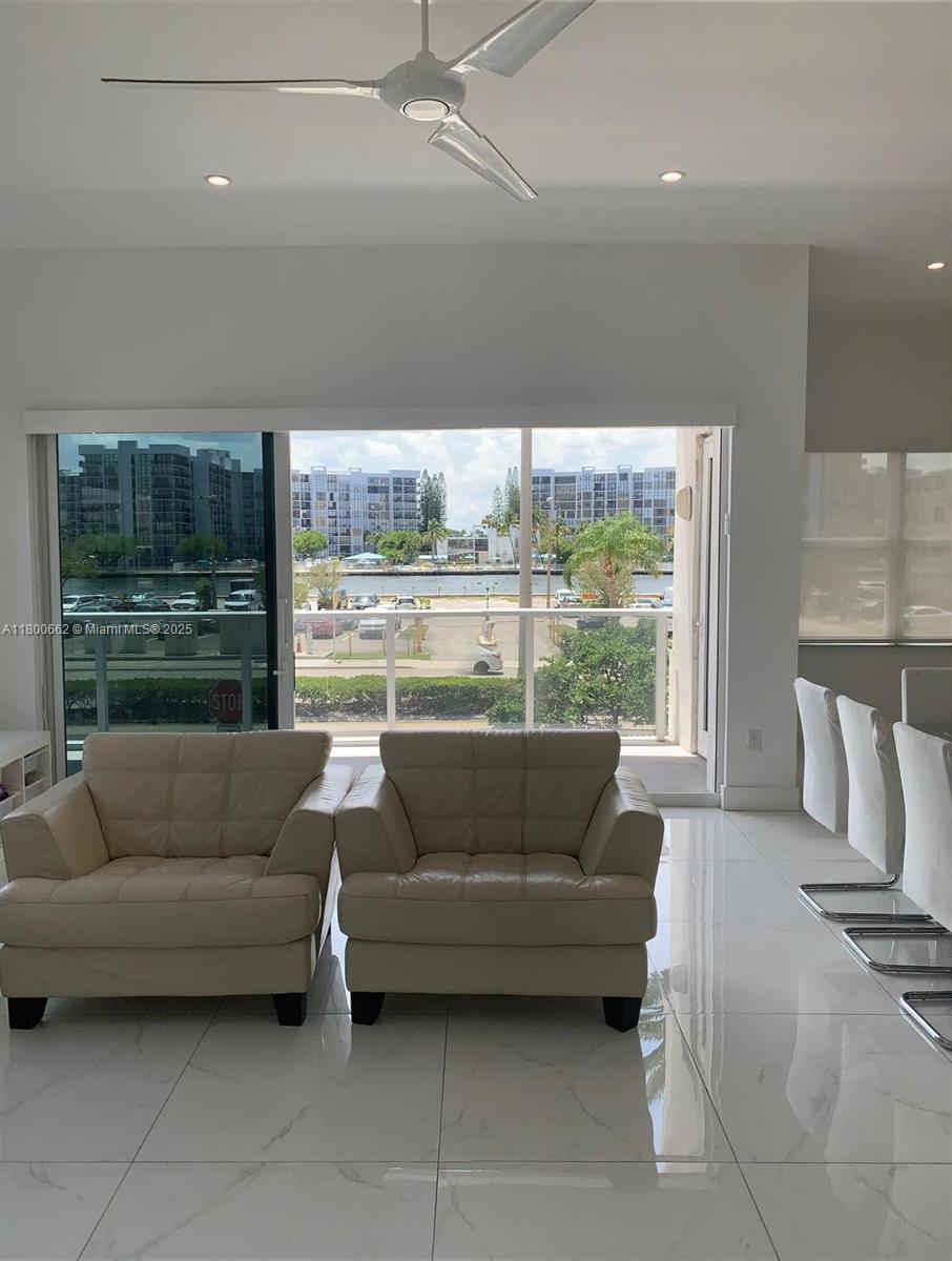 AQUARIUS CONDO - Residential