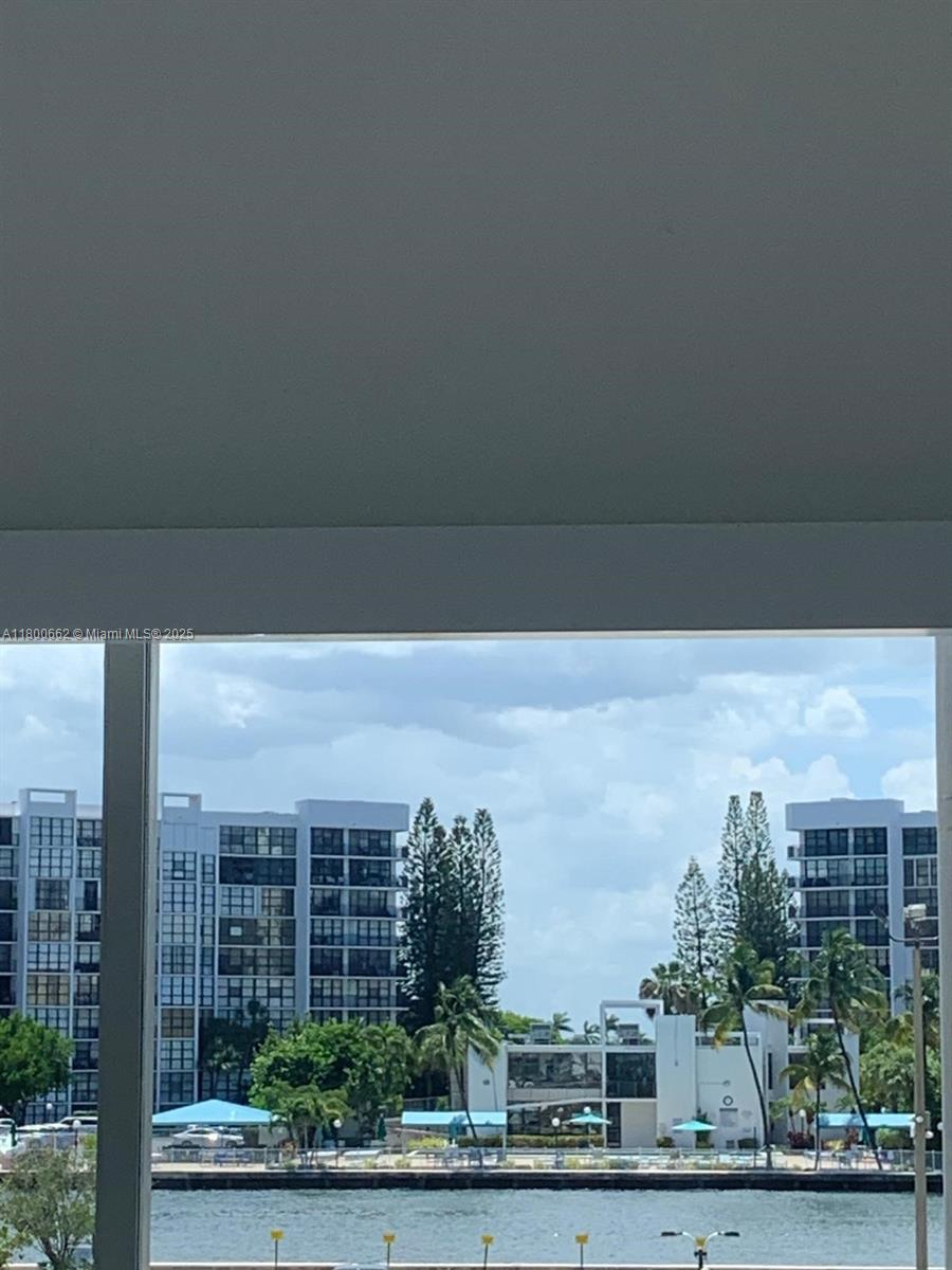 AQUARIUS CONDO - Residential