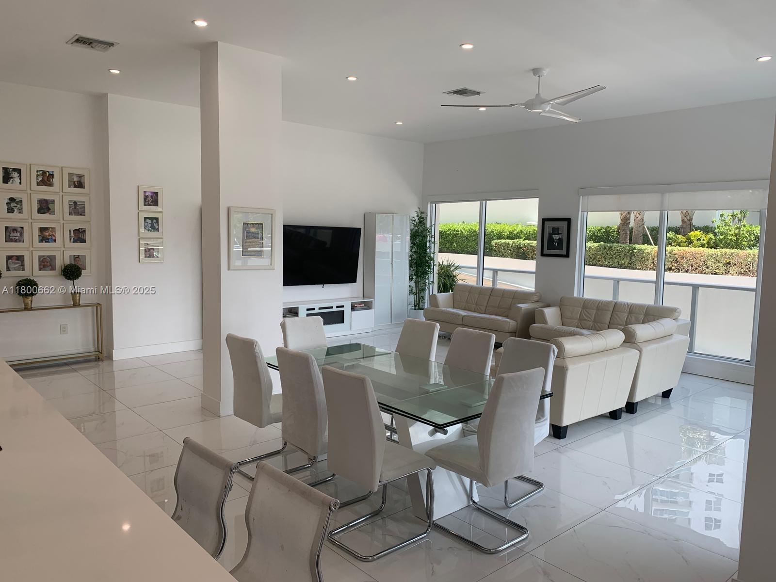 AQUARIUS CONDO - Residential