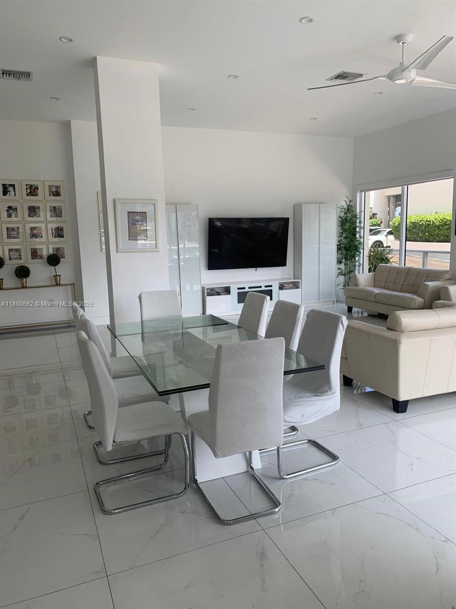 AQUARIUS CONDO - Residential