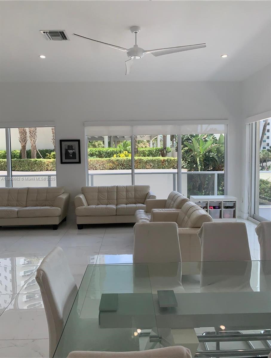 AQUARIUS CONDO - Residential