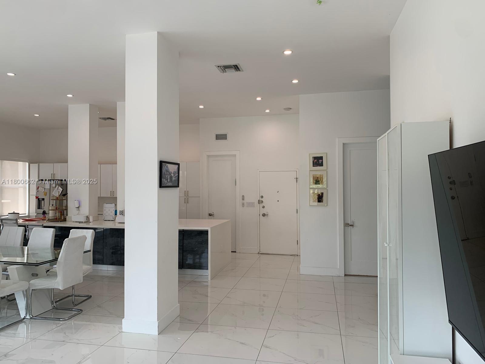 AQUARIUS CONDO - Residential